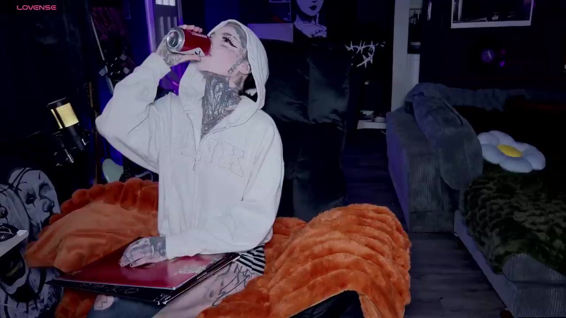 Gallery image thumbnail from Tattoobambi's myfreecams stream on, 05/06/2026, 24:00 image 8 of 20