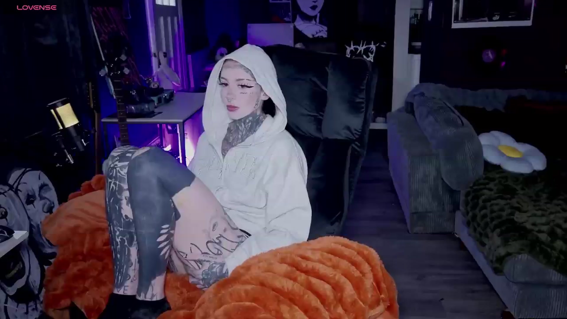 Gallery image thumbnail from Tattoobambi's myfreecams stream on, 05/06/2026, 24:00 image 3 of 20