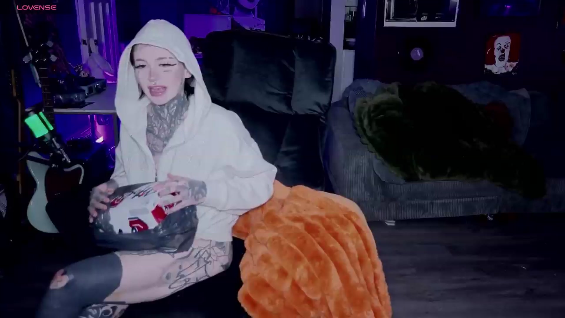 Gallery image thumbnail from Tattoobambi's myfreecams stream on, 05/06/2026, 03:51 image 4 of 20