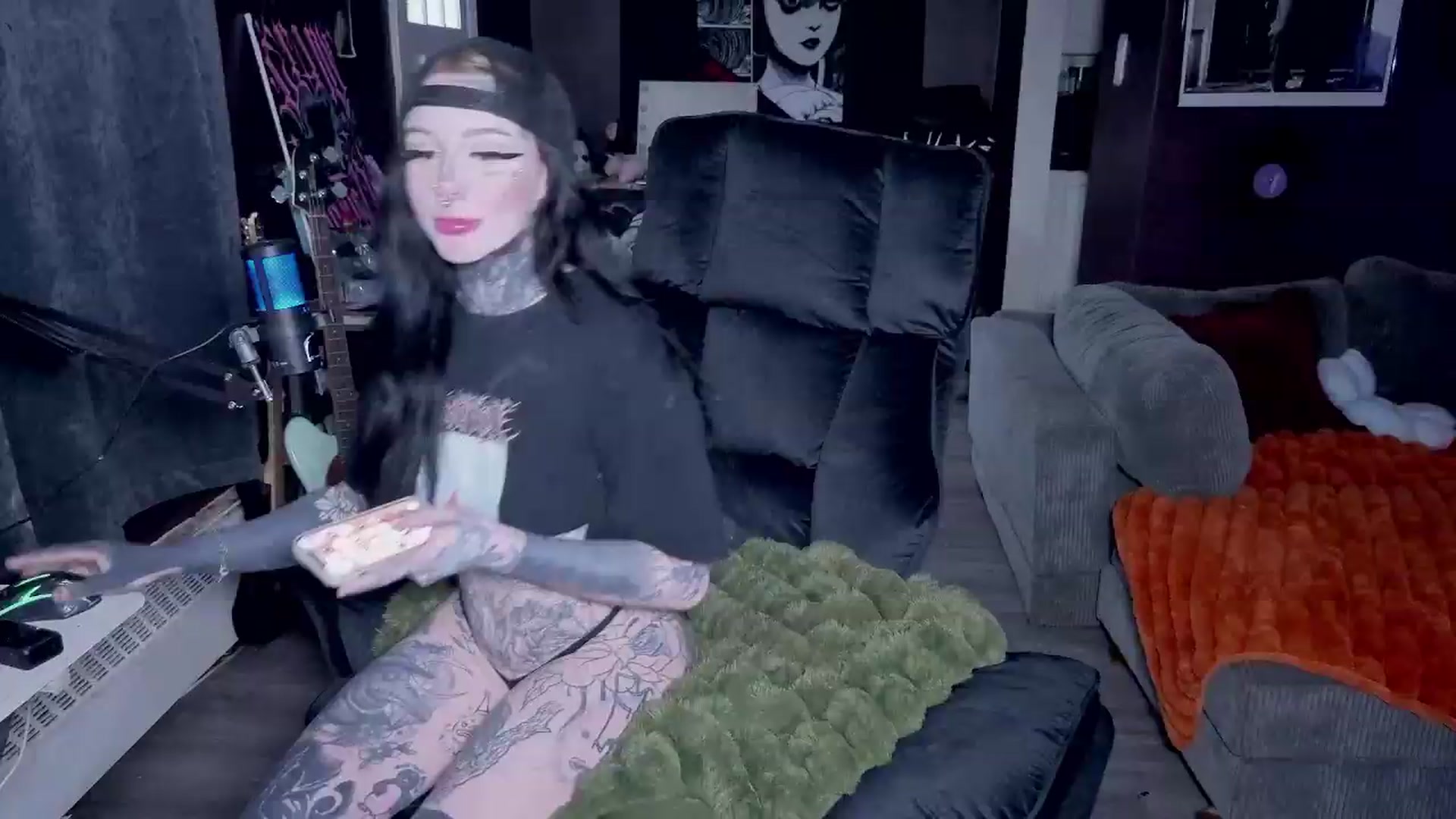 Gallery image thumbnail from Tattoobambi's myfreecams stream on, 05/08/2026, 01:33 image 7 of 20