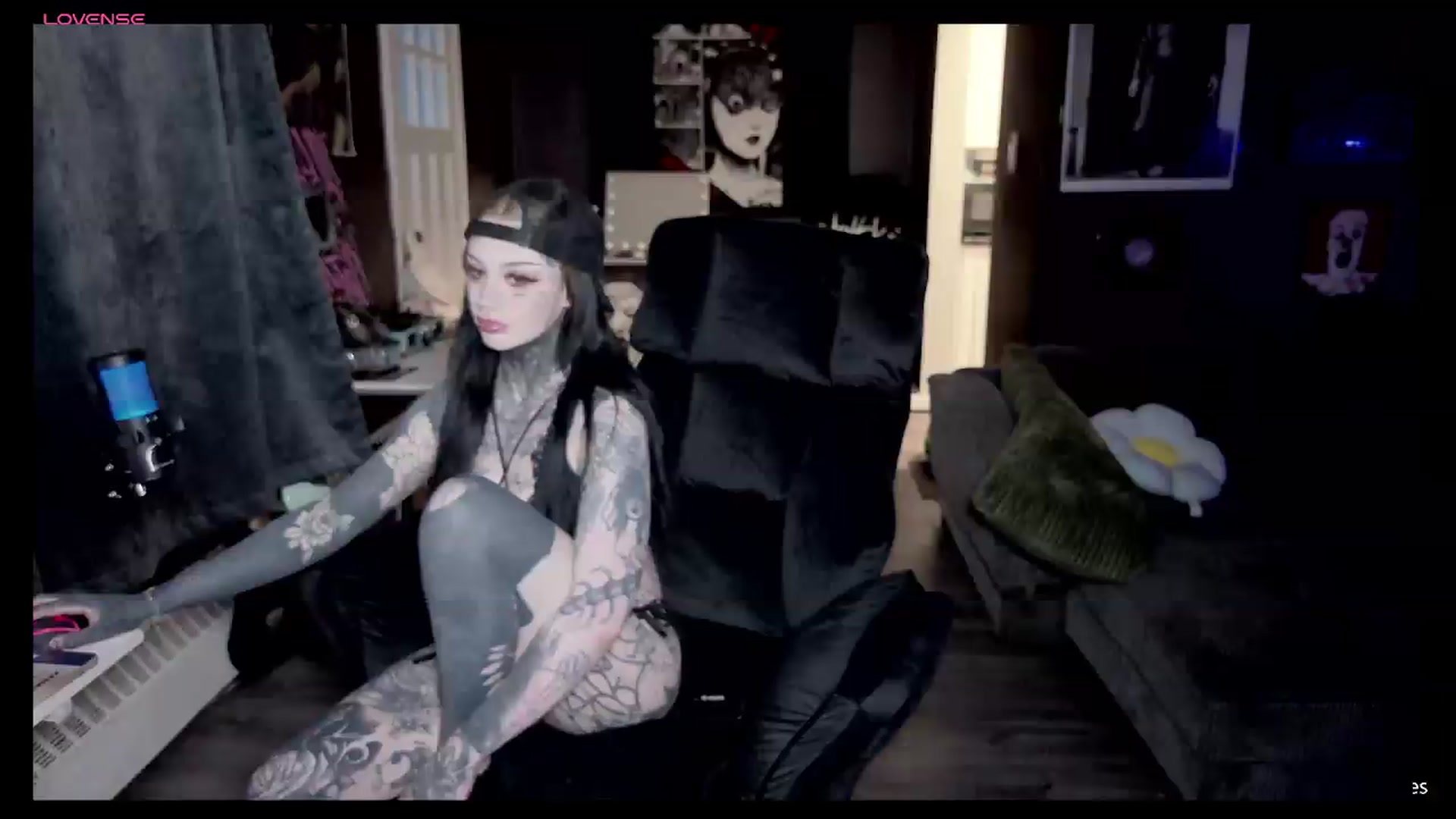 Gallery image thumbnail from Tattoobambi's myfreecams stream on, 05/13/2026, 01:15 image 14 of 20