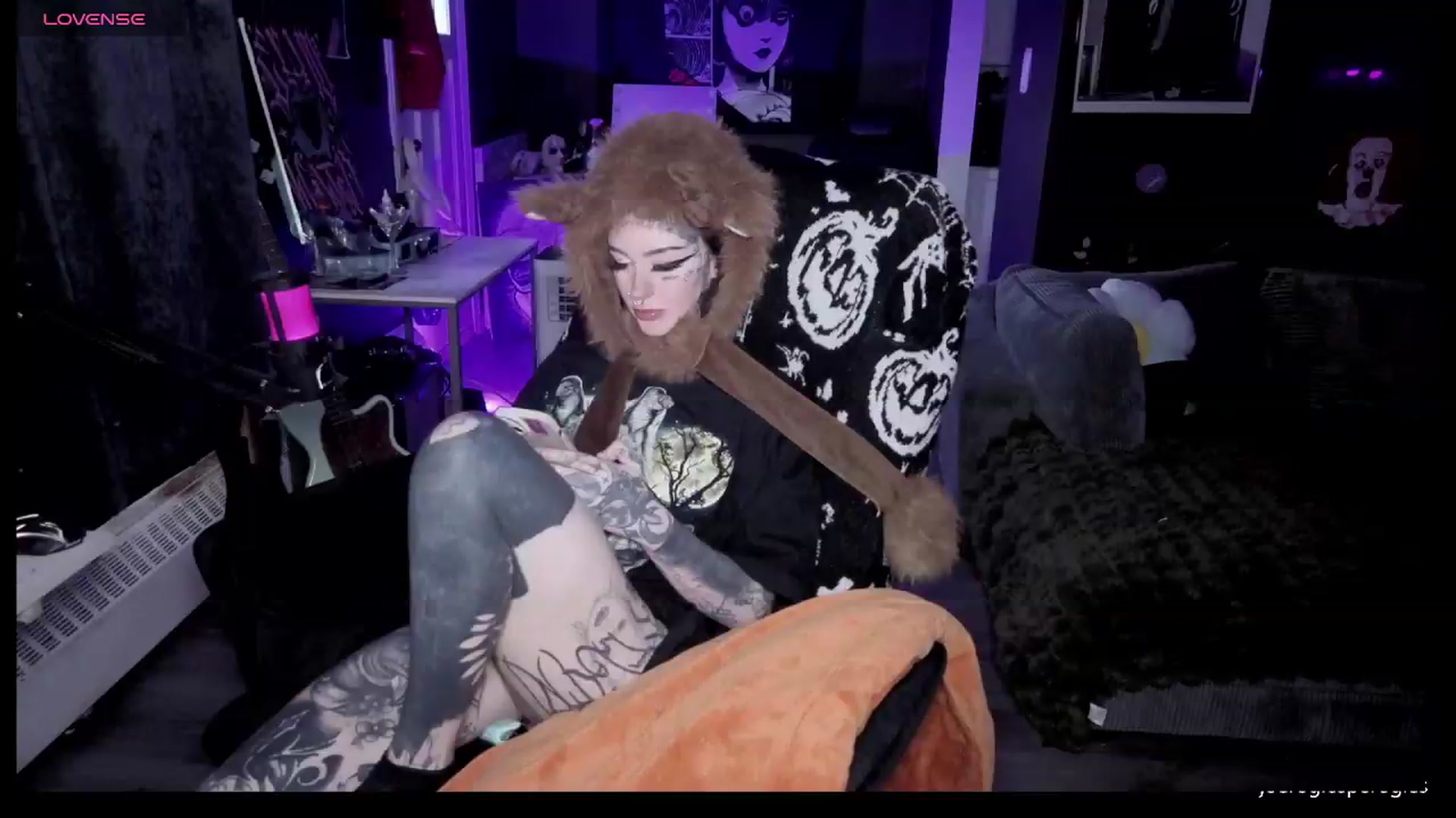 Gallery image thumbnail from Tattoobambi's myfreecams stream on, 05/17/2026, 01:37 image 14 of 20