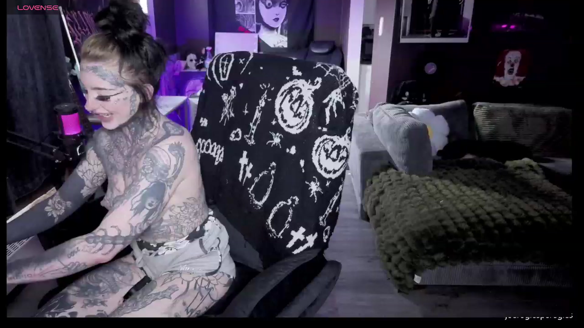 Gallery image thumbnail from Tattoobambi's myfreecams stream on, 05/17/2026, 01:37 image 4 of 20