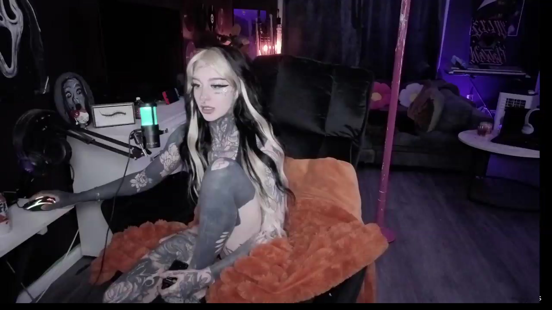 Gallery image thumbnail from Tattoobambi's myfreecams stream on, 06/03/2026, 01:51 image 17 of 20