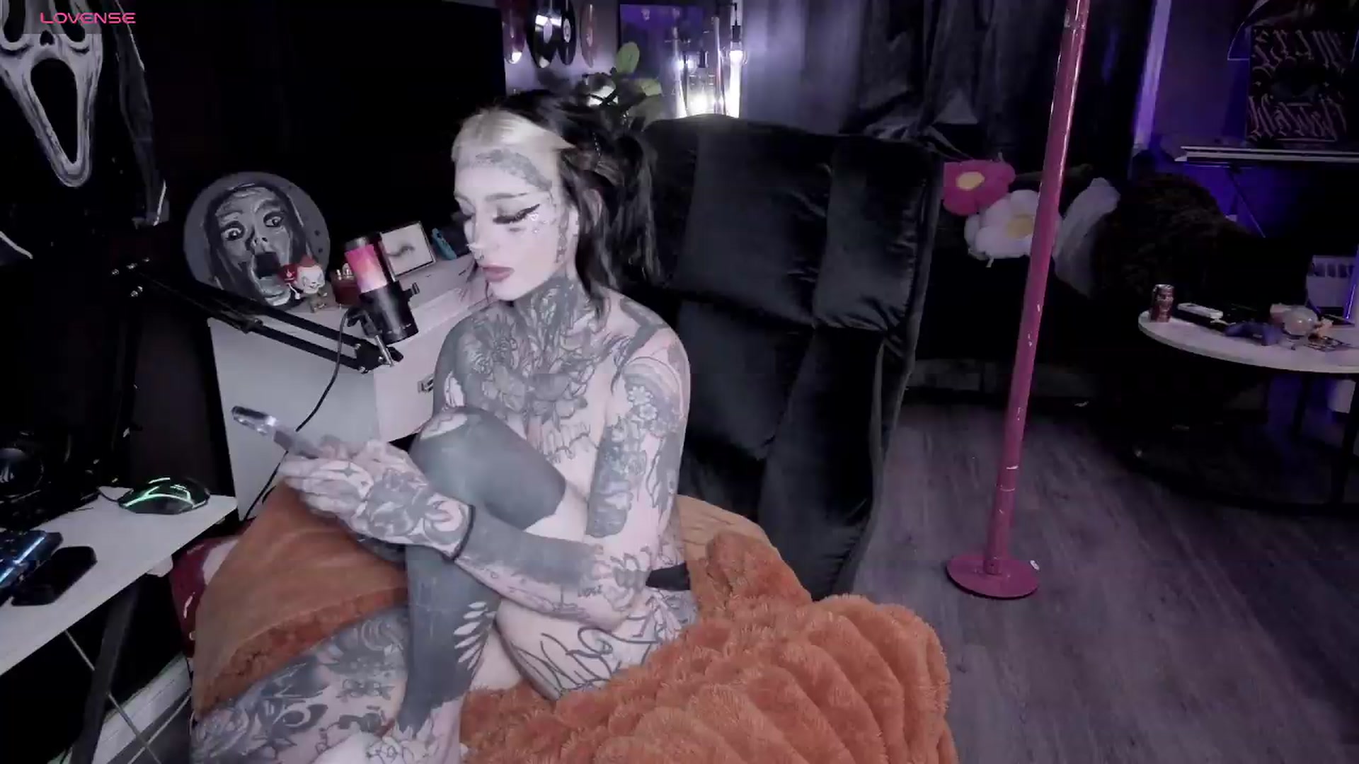 Gallery image thumbnail from Tattoobambi's myfreecams stream on, 06/08/2026, 04:26 image 7 of 20