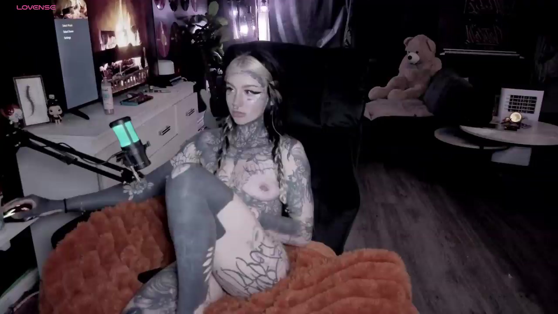 Gallery image thumbnail from Tattoobambi's myfreecams stream on, 06/12/2026, 02:57 image 15 of 20