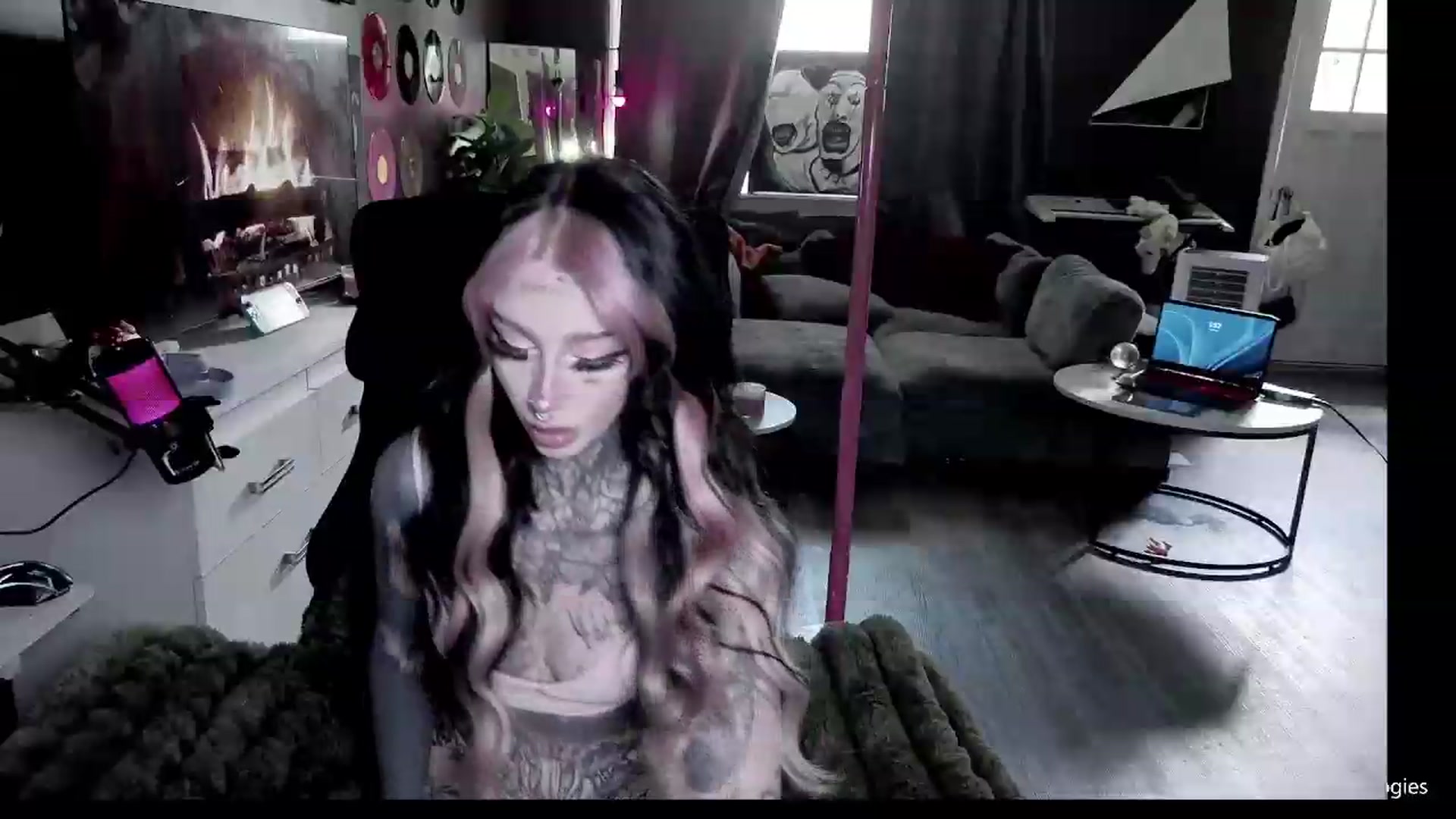 Gallery image thumbnail from Tattoobambi's myfreecams stream on, 06/19/2026, 18:10 image 11 of 20