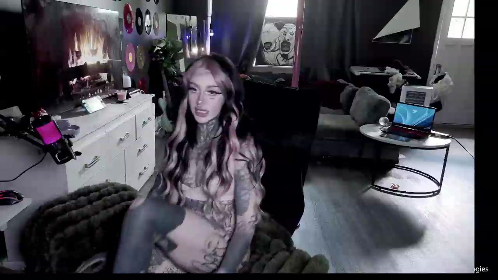 Gallery image thumbnail from Tattoobambi's myfreecams stream on, 06/19/2026, 18:10 image 10 of 20