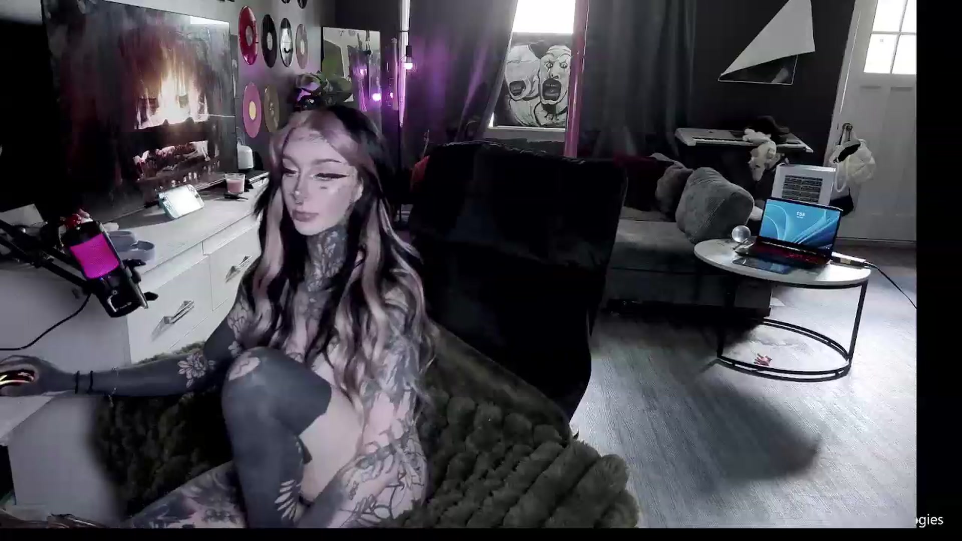 Gallery image thumbnail from Tattoobambi's myfreecams stream on, 06/19/2026, 18:10 image 9 of 20