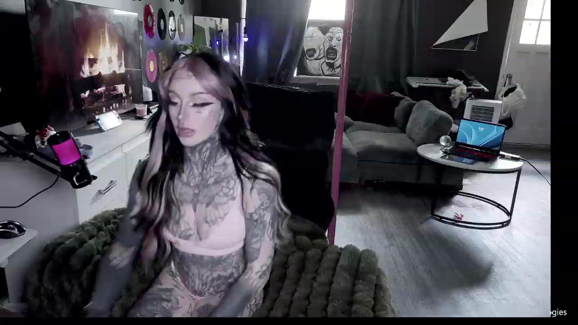 Gallery image thumbnail from Tattoobambi's myfreecams stream on, 06/19/2026, 18:10 image 8 of 20