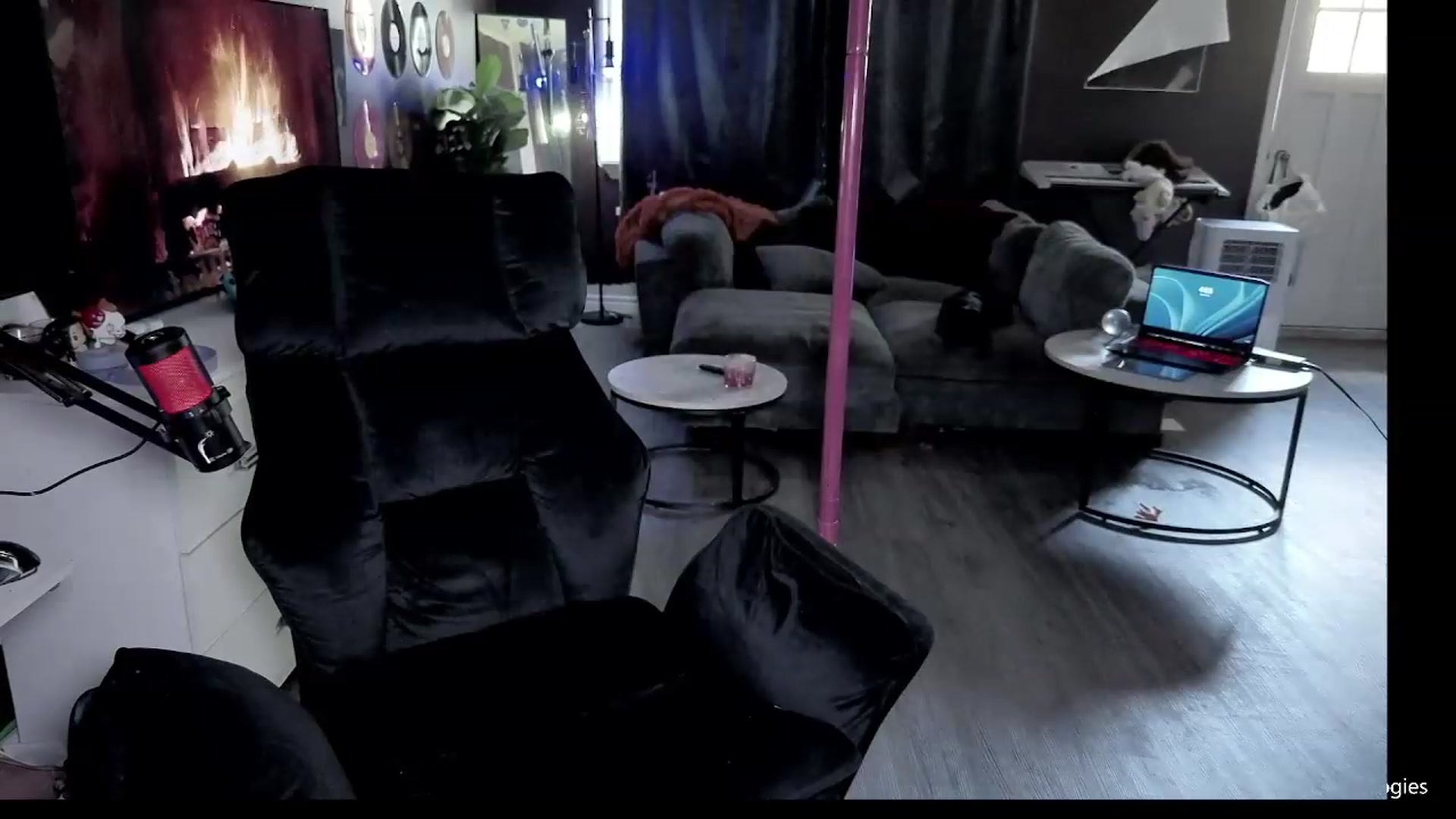 Gallery image thumbnail from Tattoobambi's myfreecams stream on, 06/19/2026, 21:18 image 12 of 20