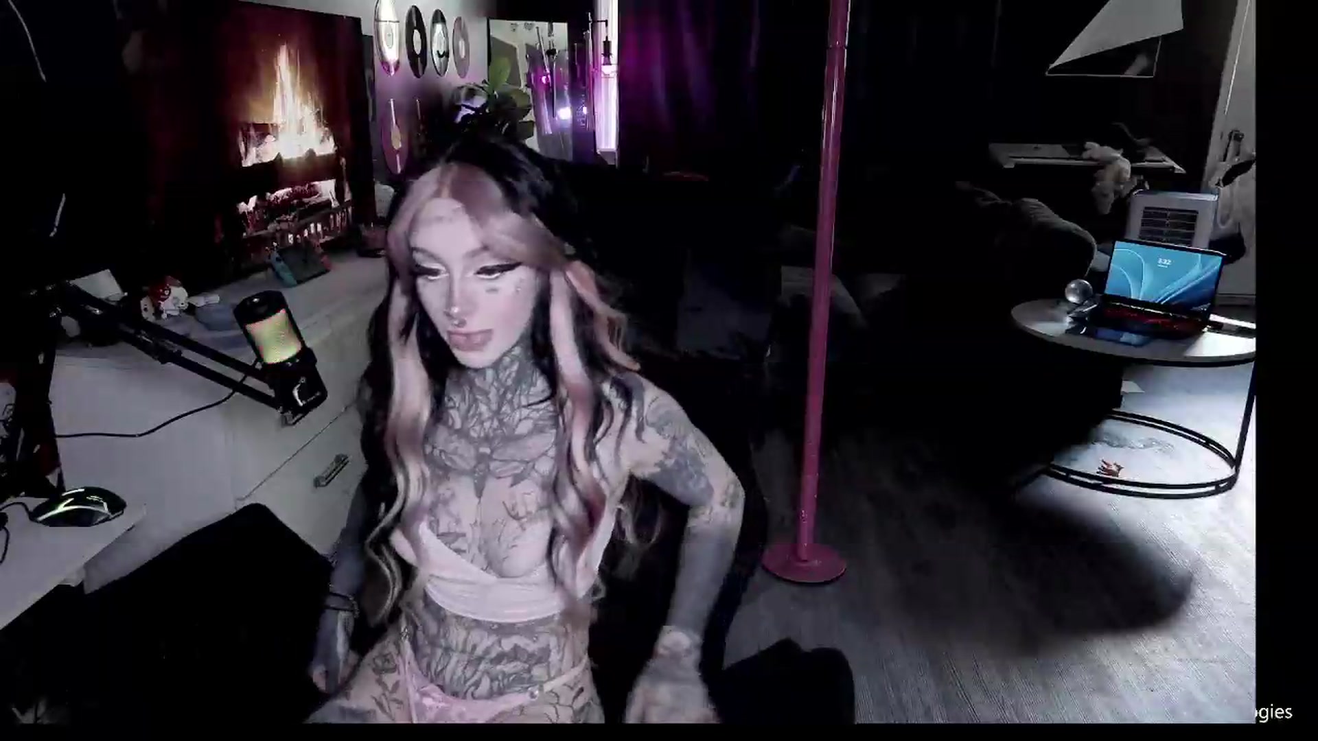 Gallery image thumbnail from Tattoobambi's myfreecams stream on, 06/19/2026, 21:18 image 8 of 20