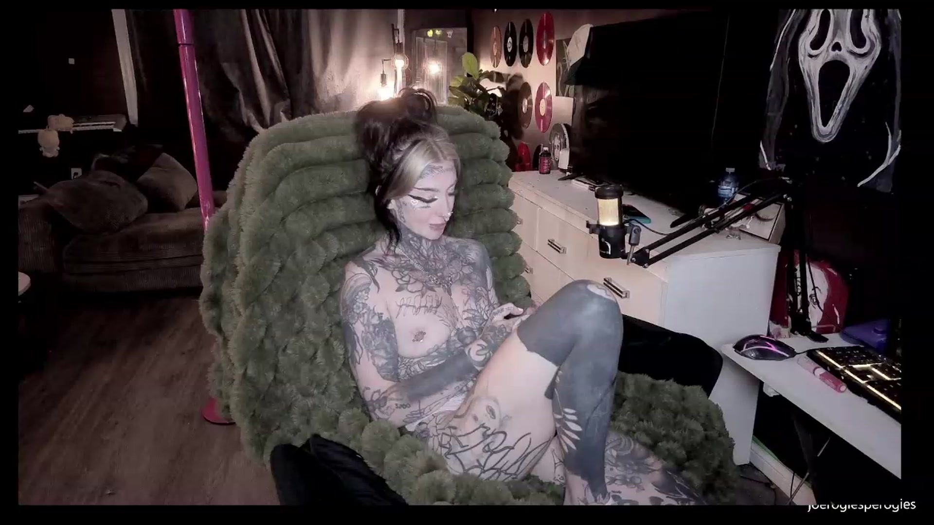 Gallery image thumbnail from Tattoobambi's myfreecams stream on, 07/07/2026, 01:32 image 19 of 20