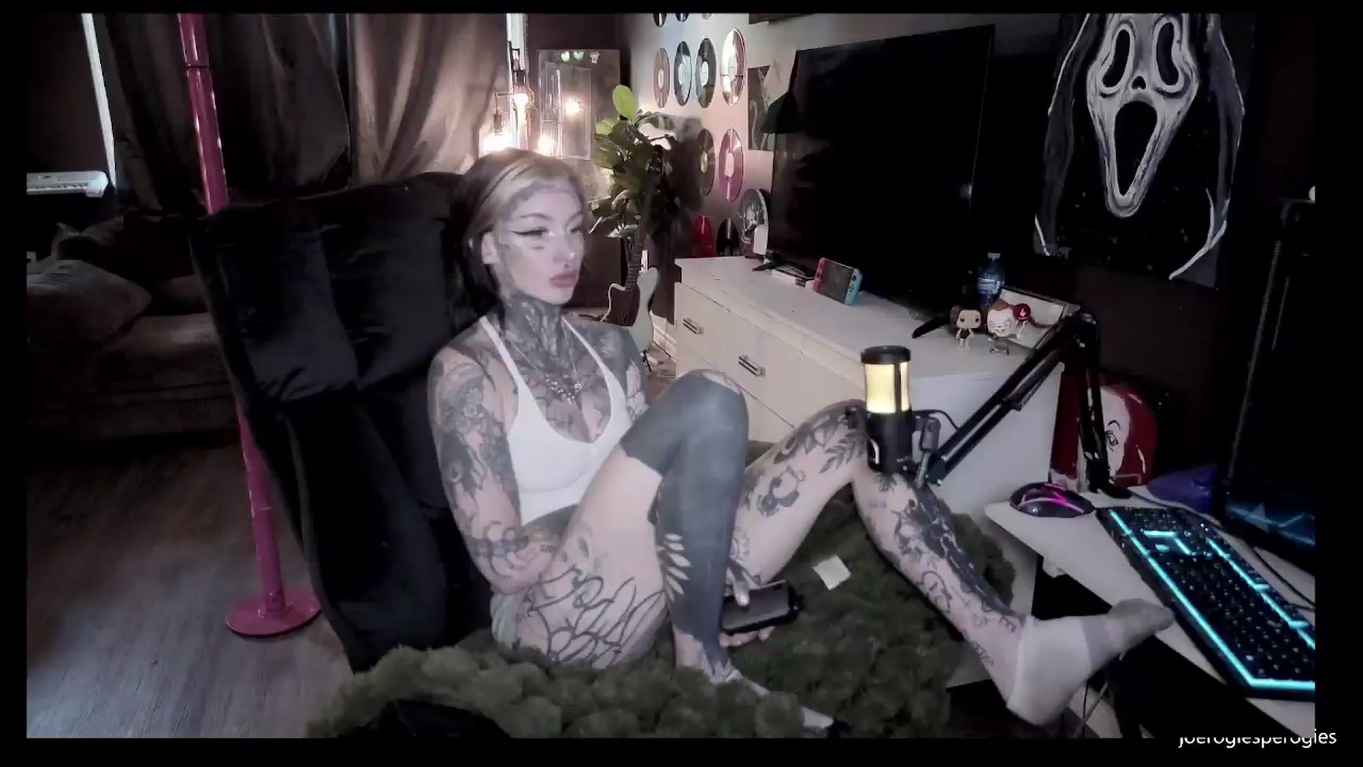 Gallery image thumbnail from Tattoobambi's myfreecams stream on, 07/08/2026, 24:02 image 7 of 20