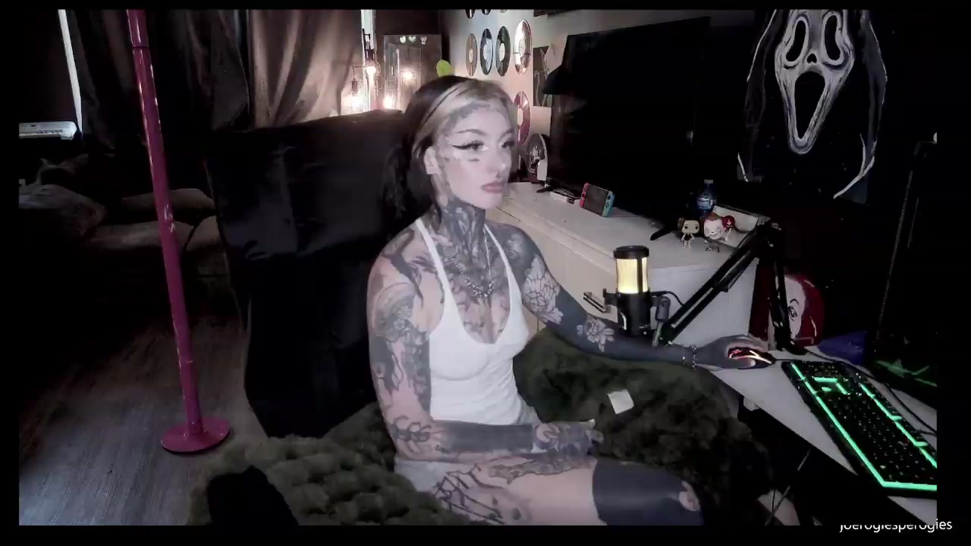 Gallery image thumbnail from Tattoobambi's myfreecams stream on, 07/08/2026, 24:02 image 6 of 20