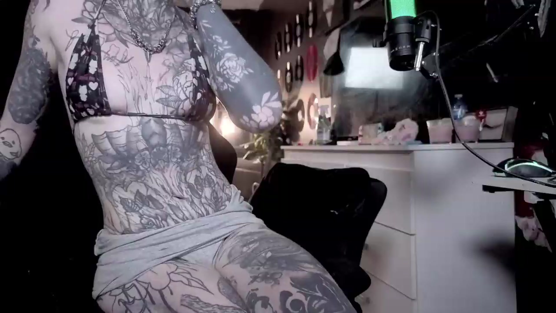 Gallery image thumbnail from Tattoobambi's myfreecams stream on, 07/09/2026, 23:27 image 13 of 20