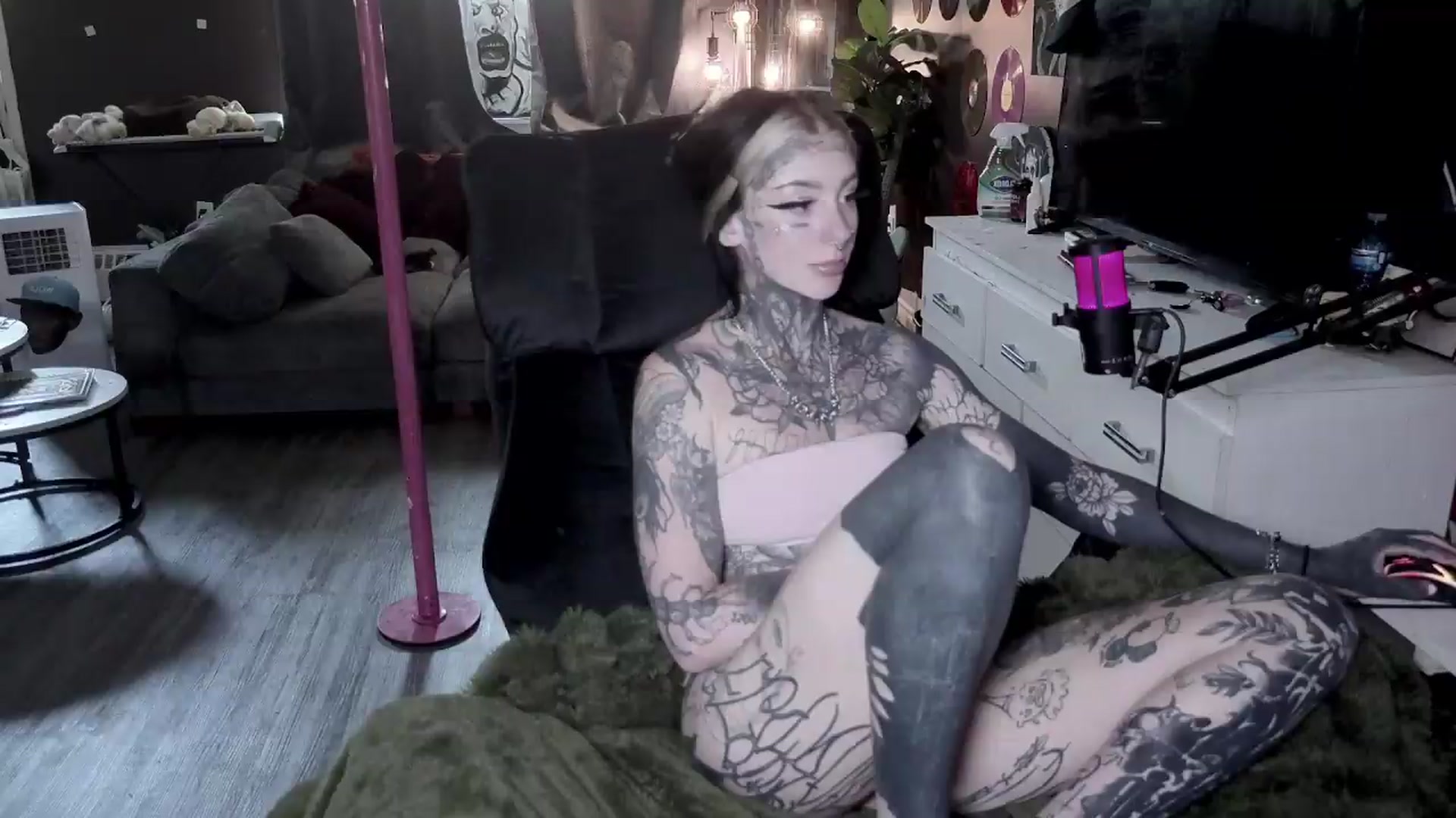 Gallery image thumbnail from Tattoobambi's myfreecams stream on, 07/10/2026, 20:21 image 14 of 20