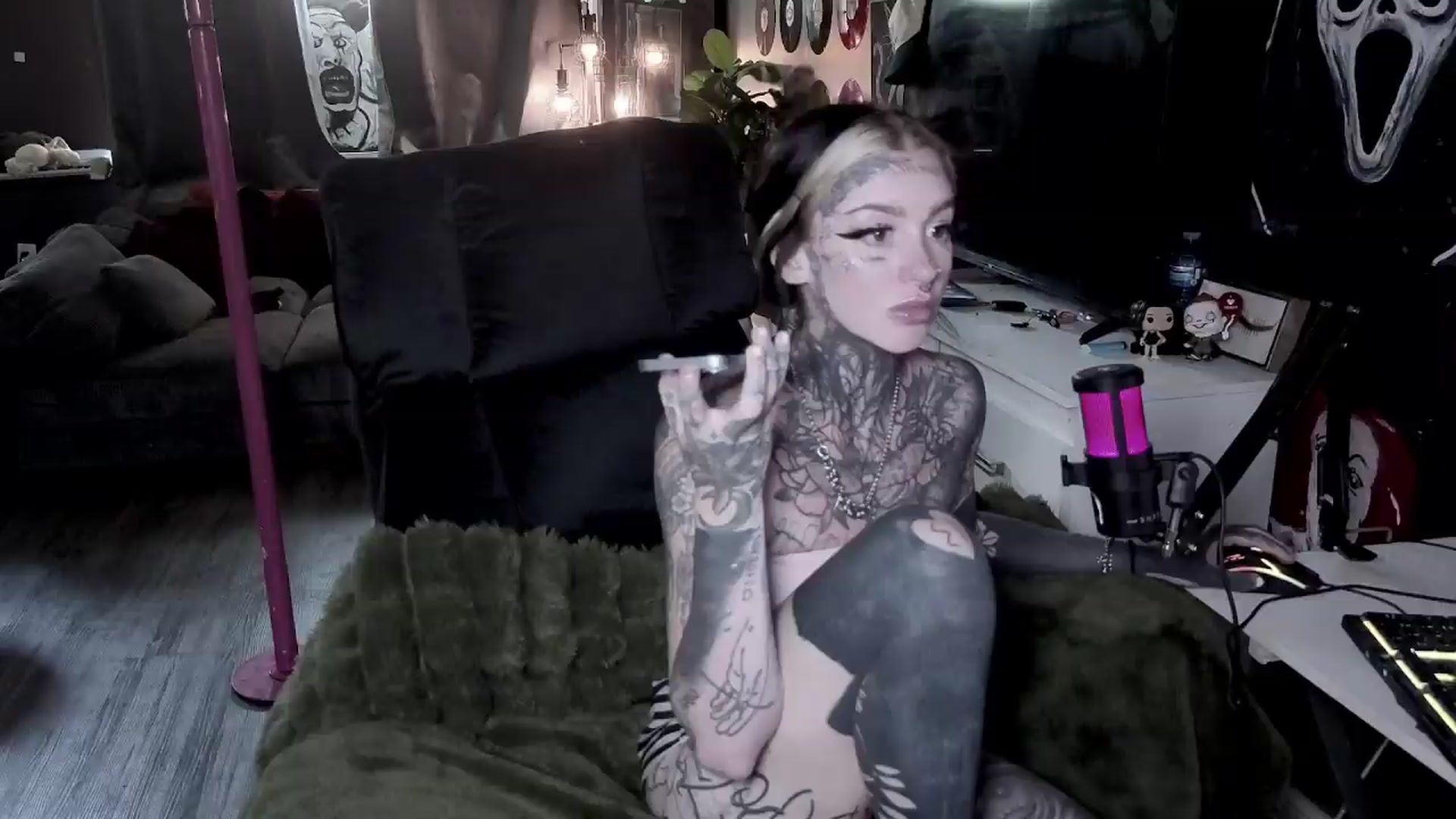Gallery image thumbnail from Tattoobambi's myfreecams stream on, 07/10/2026, 20:21 image 2 of 20