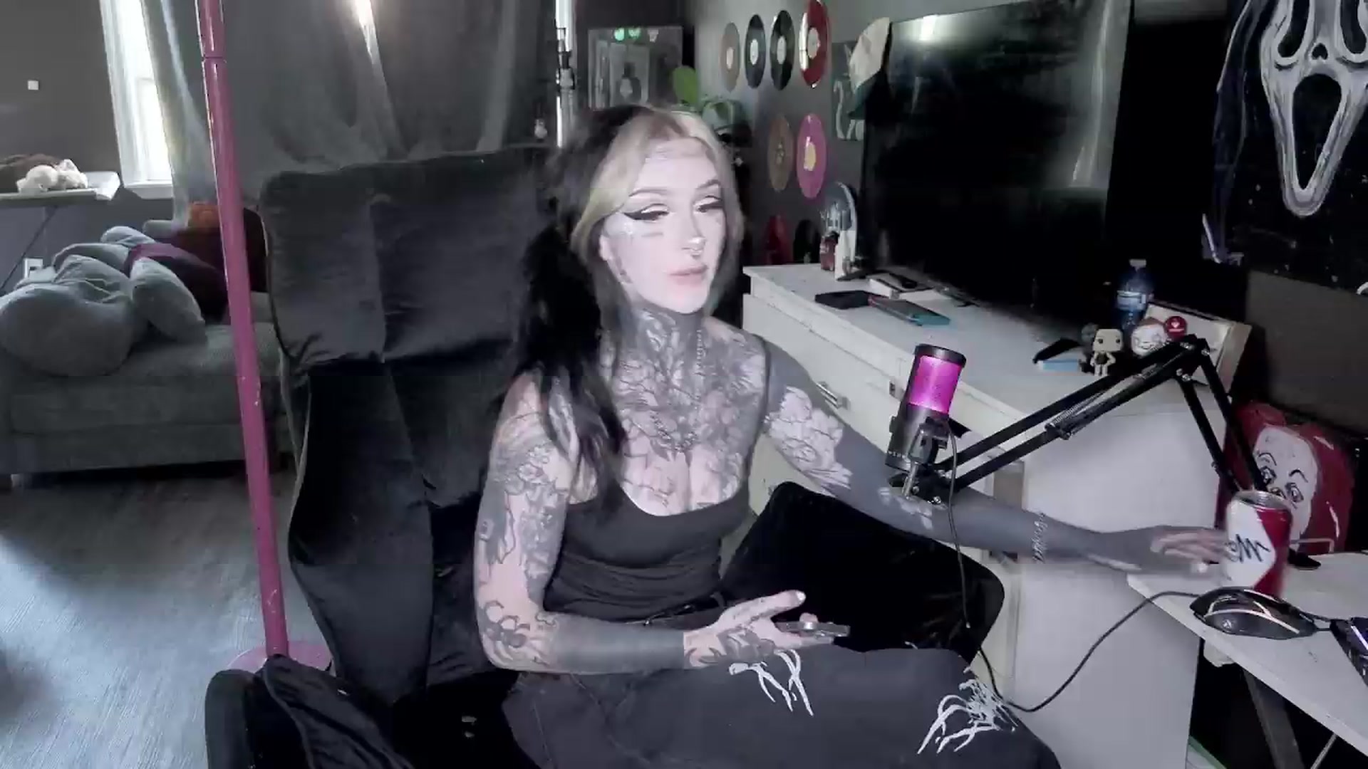 Gallery image thumbnail from Tattoobambi's myfreecams stream on, 07/11/2026, 21:18 image 9 of 20