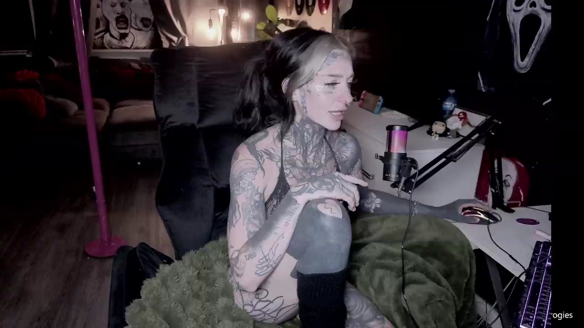 Gallery image thumbnail from Tattoobambi's myfreecams stream on, 07/16/2026, 24:59 image 1 of 20