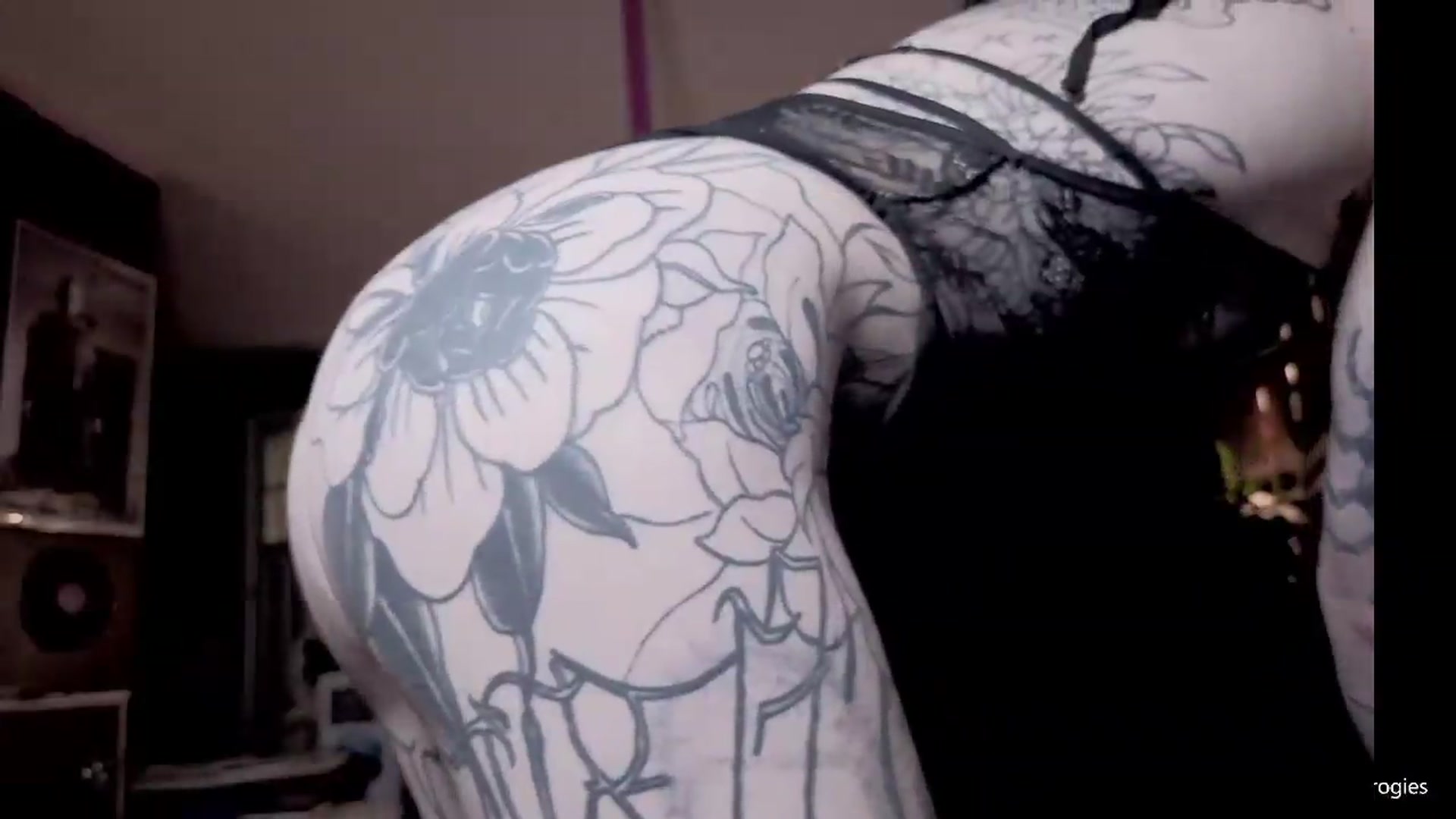 Gallery image thumbnail from Tattoobambi's myfreecams stream on, 07/16/2026, 24:59 image 13 of 20