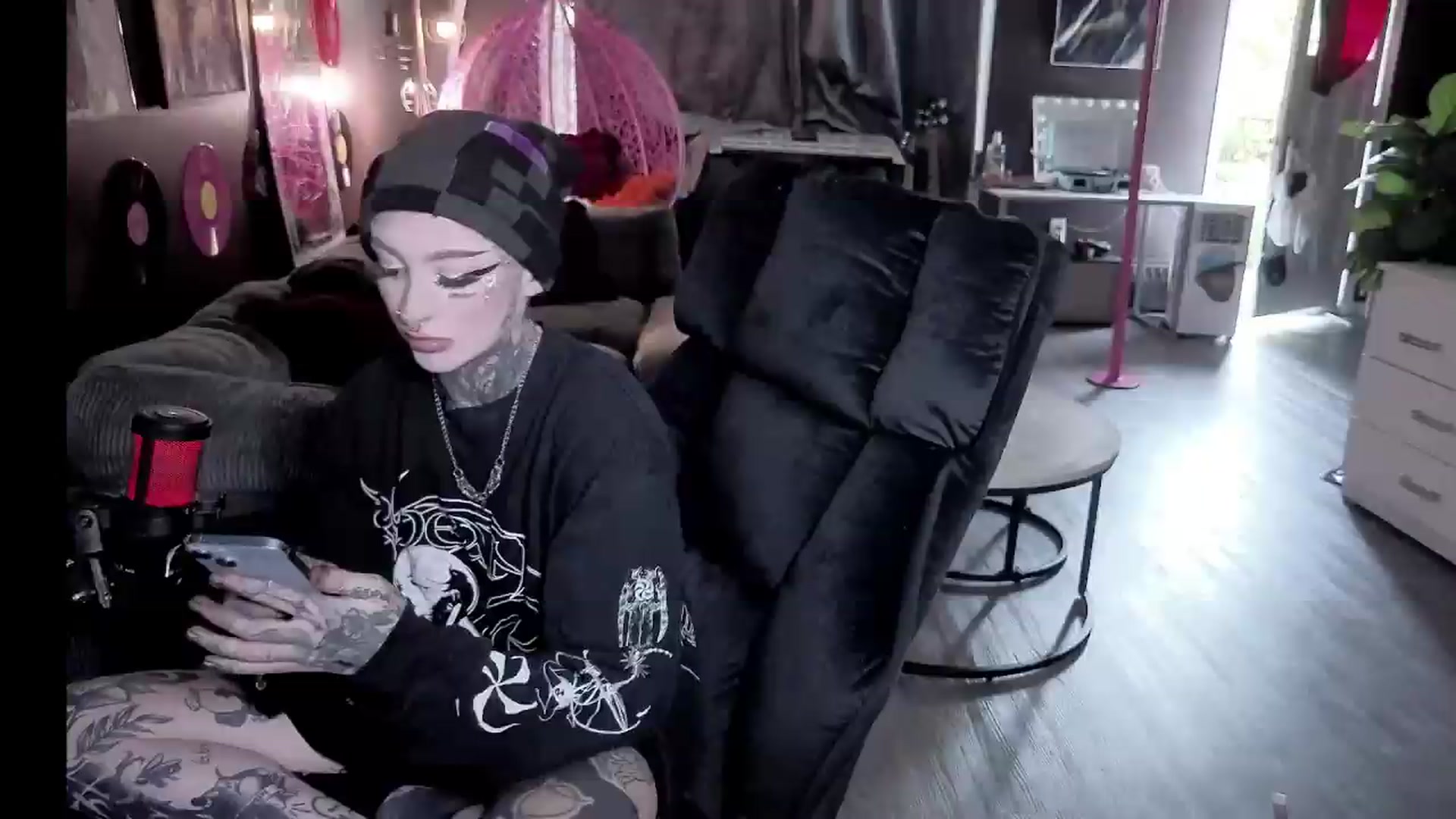 Gallery image thumbnail from Tattoobambi's myfreecams stream on, 07/27/2026, 24:04 image 2 of 20