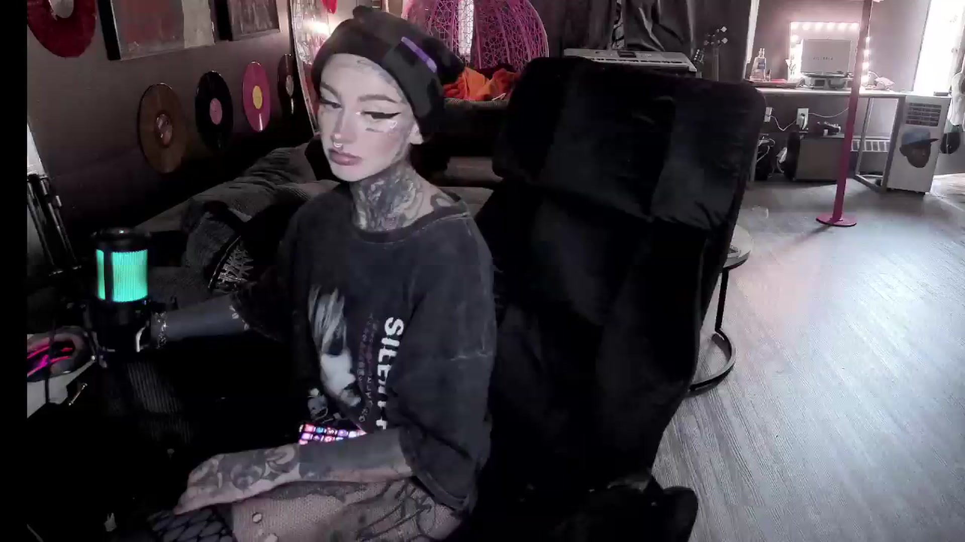 Gallery image thumbnail from Tattoobambi's myfreecams stream on, 07/29/2026, 24:41 image 2 of 20