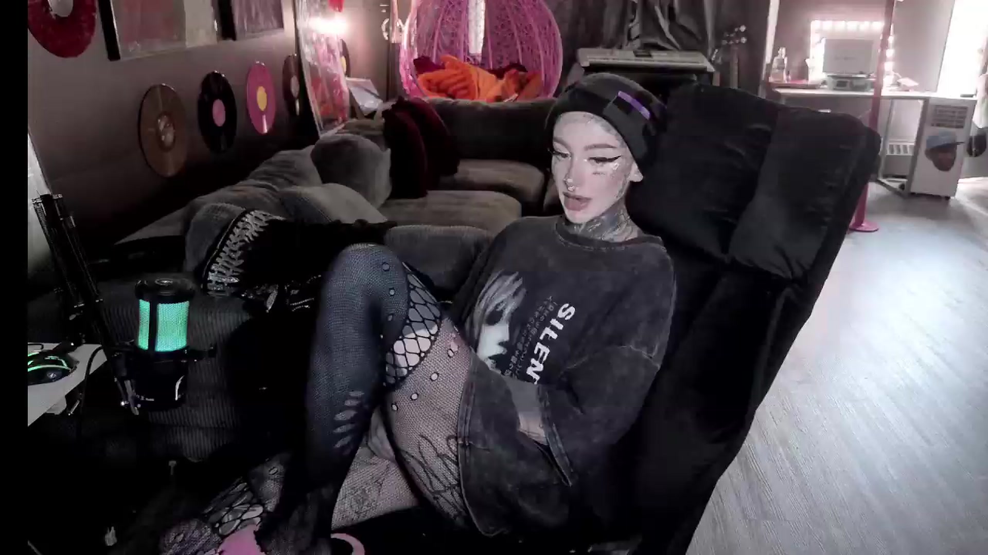 Gallery image thumbnail from Tattoobambi's myfreecams stream on, 07/29/2026, 24:41 image 3 of 20