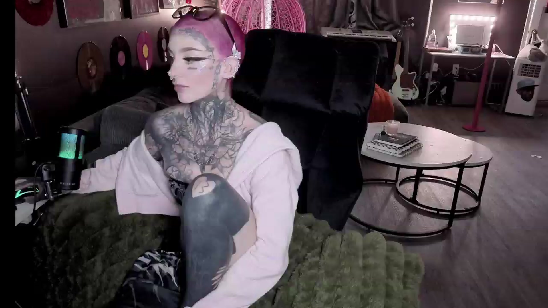 Gallery image thumbnail from Tattoobambi's myfreecams stream on, 07/31/2026, 22:42 image 6 of 20