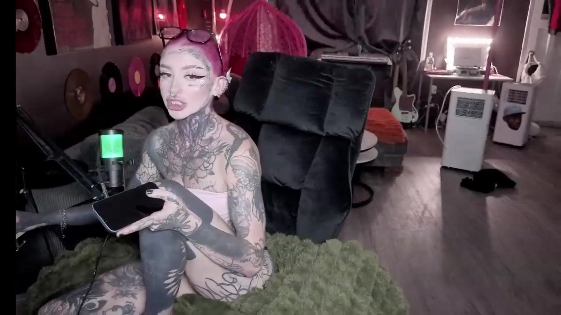 Gallery image thumbnail from Tattoobambi's myfreecams stream on, 08/03/2026, 01:30 image 5 of 20