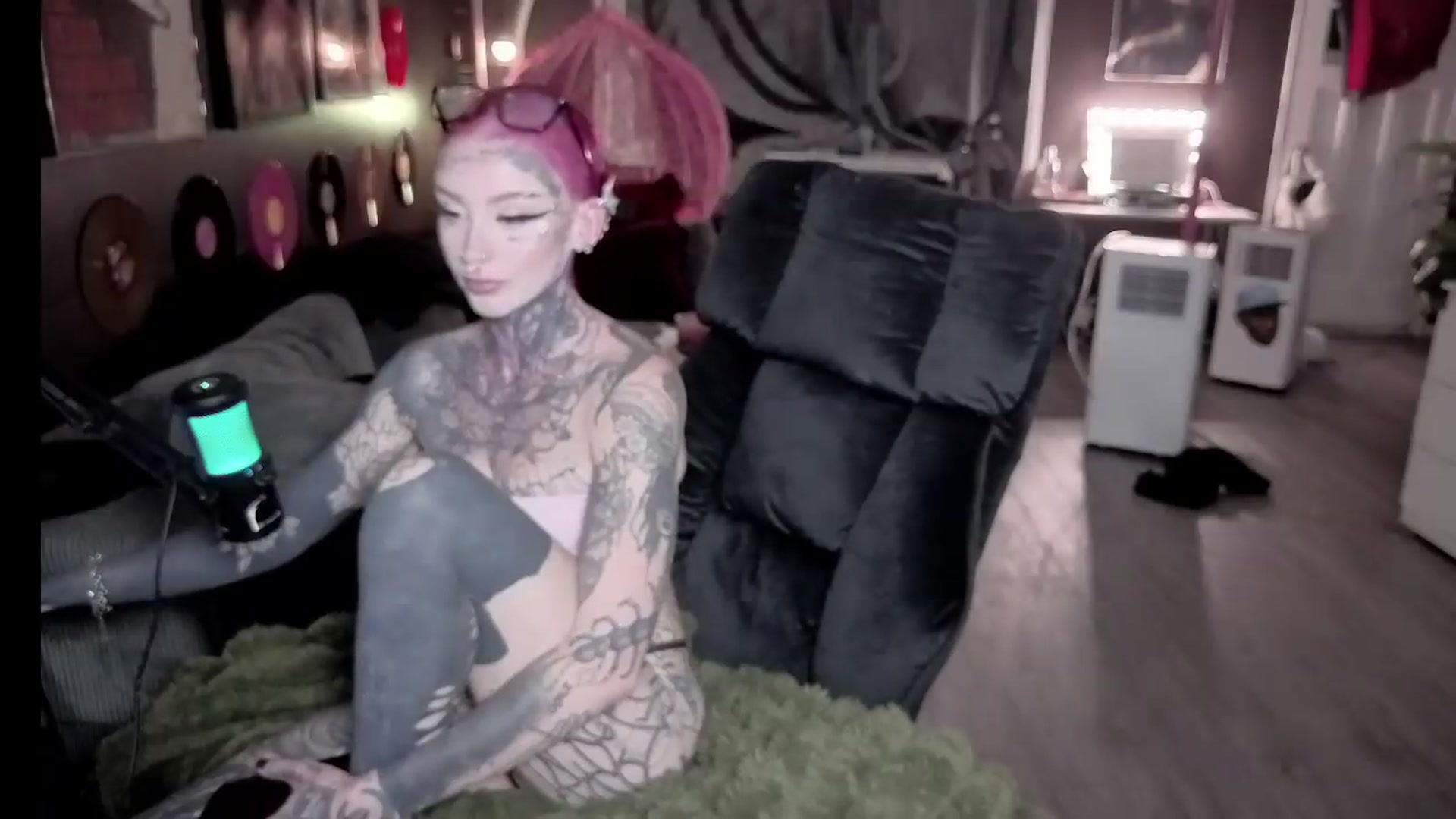 Gallery image thumbnail from Tattoobambi's myfreecams stream on, 08/03/2026, 01:30 image 15 of 20
