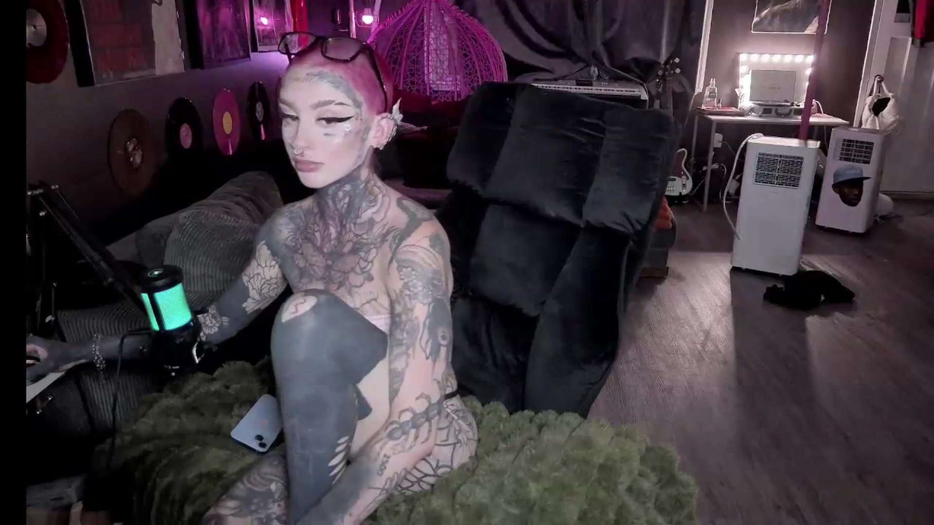 Gallery image thumbnail from Tattoobambi's myfreecams stream on, 08/03/2026, 01:30 image 19 of 20