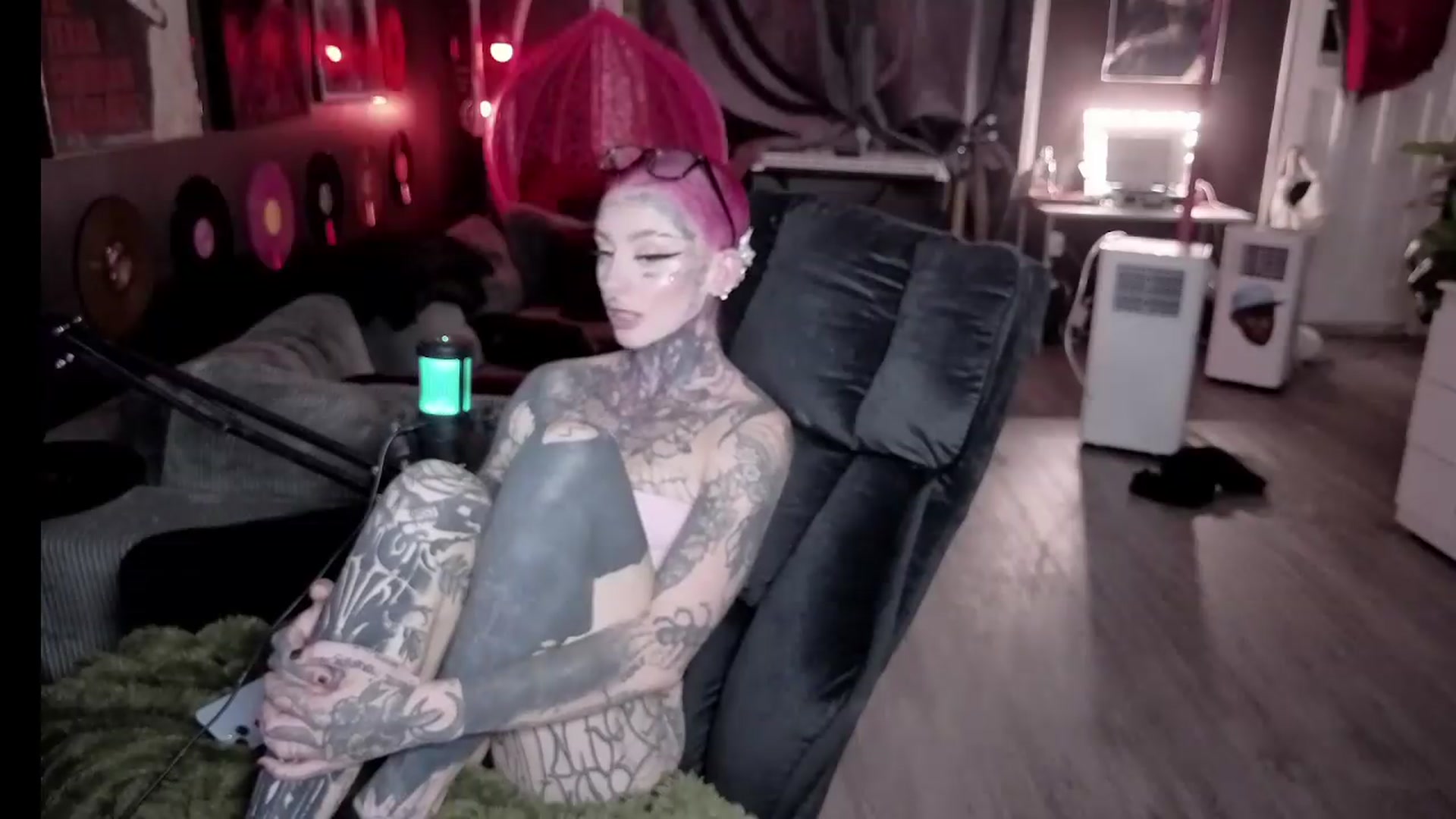 Gallery image thumbnail from Tattoobambi's myfreecams stream on, 08/03/2026, 01:30 image 17 of 20