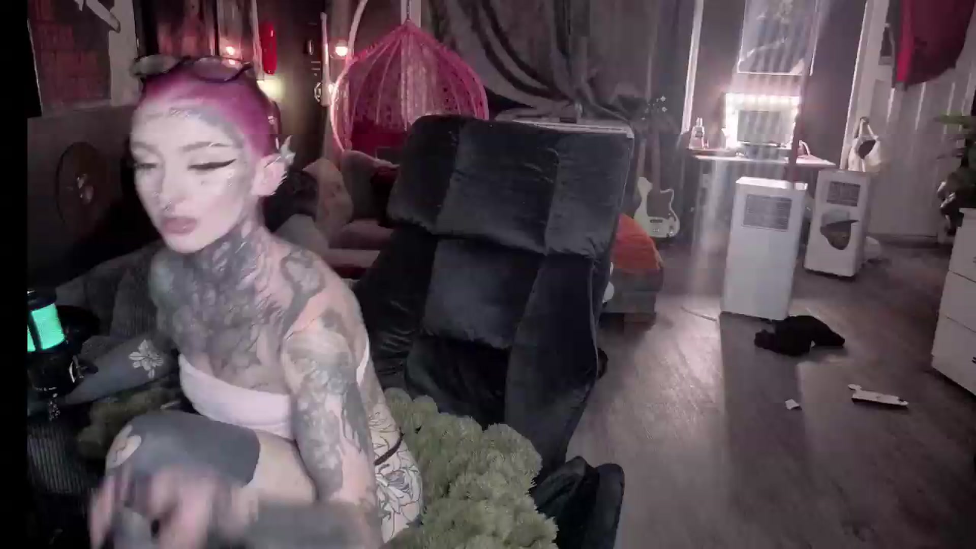 Gallery image thumbnail from Tattoobambi's myfreecams stream on, 08/03/2026, 04:35 image 9 of 20