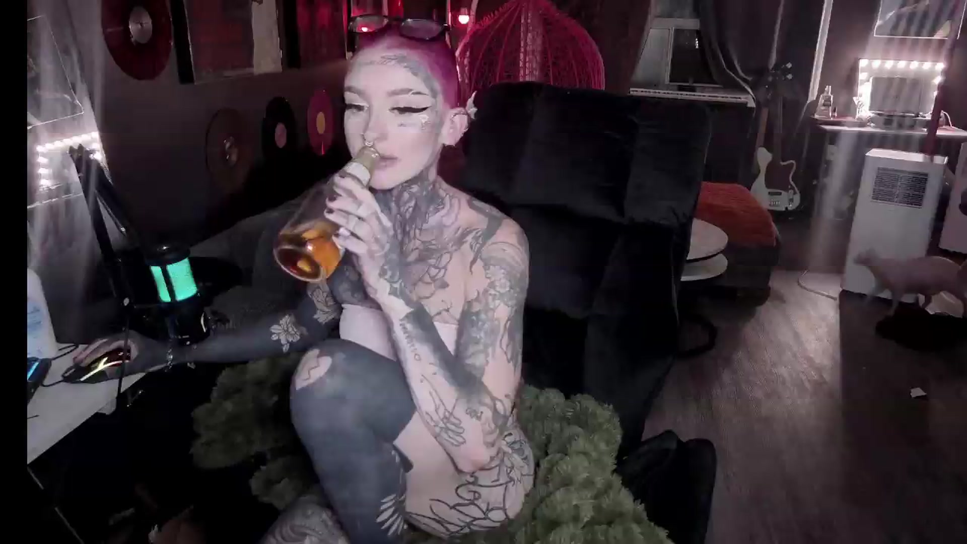 Gallery image thumbnail from Tattoobambi's myfreecams stream on, 08/03/2026, 04:35 image 10 of 20