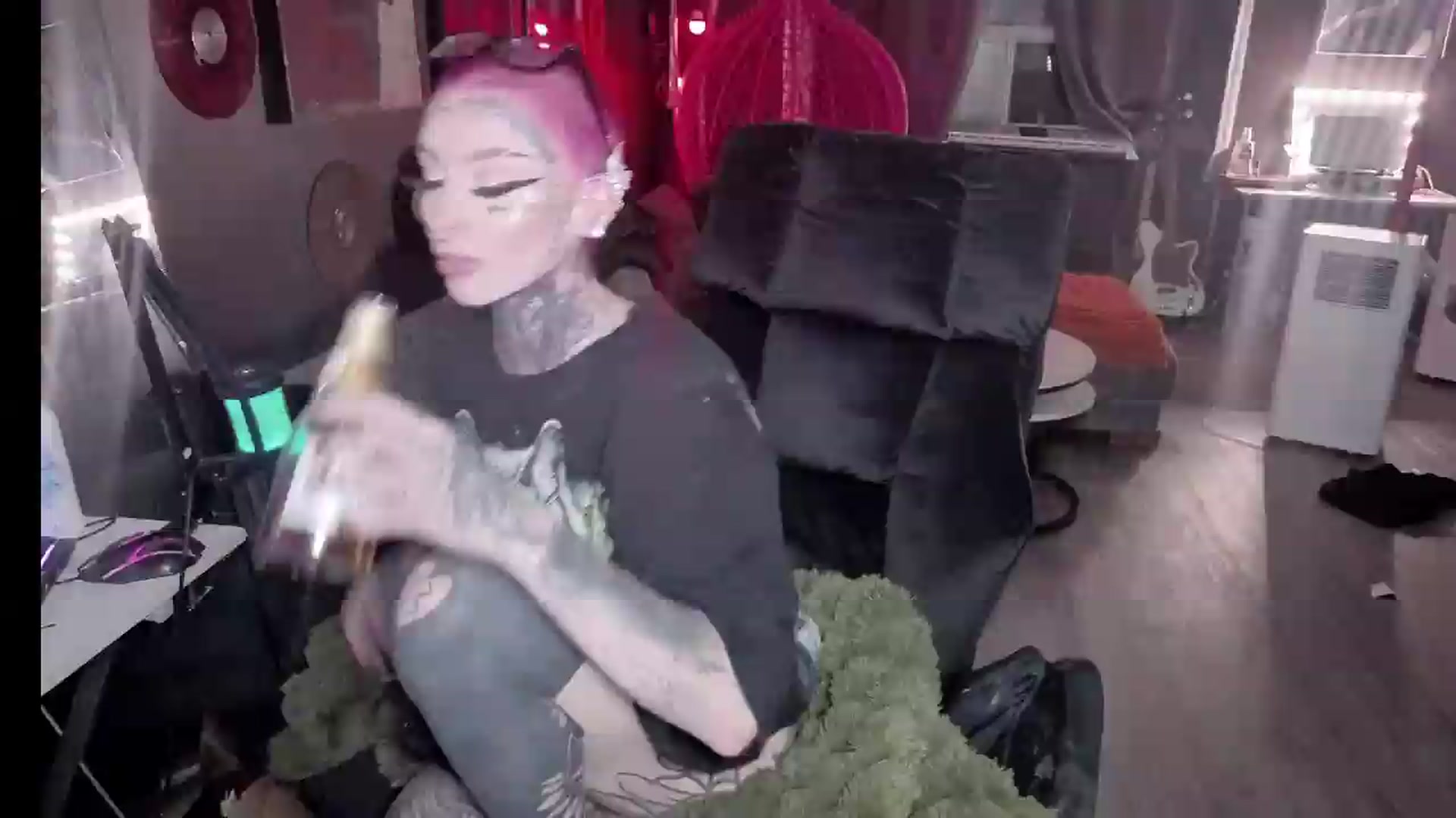 Gallery image thumbnail from Tattoobambi's myfreecams stream on, 08/03/2026, 04:35 image 11 of 20