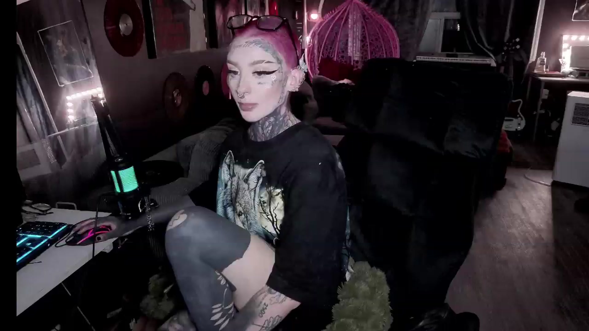 Gallery image thumbnail from Tattoobambi's myfreecams stream on, 08/03/2026, 04:35 image 15 of 20