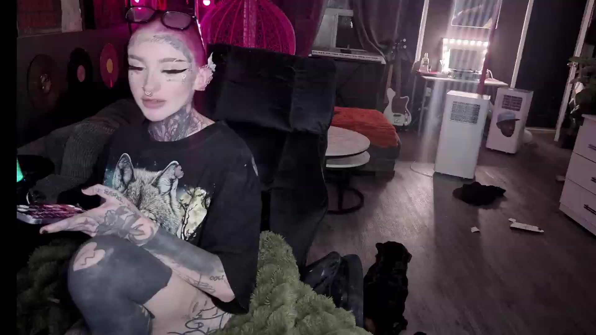 Gallery image thumbnail from Tattoobambi's myfreecams stream on, 08/03/2026, 04:35 image 12 of 20