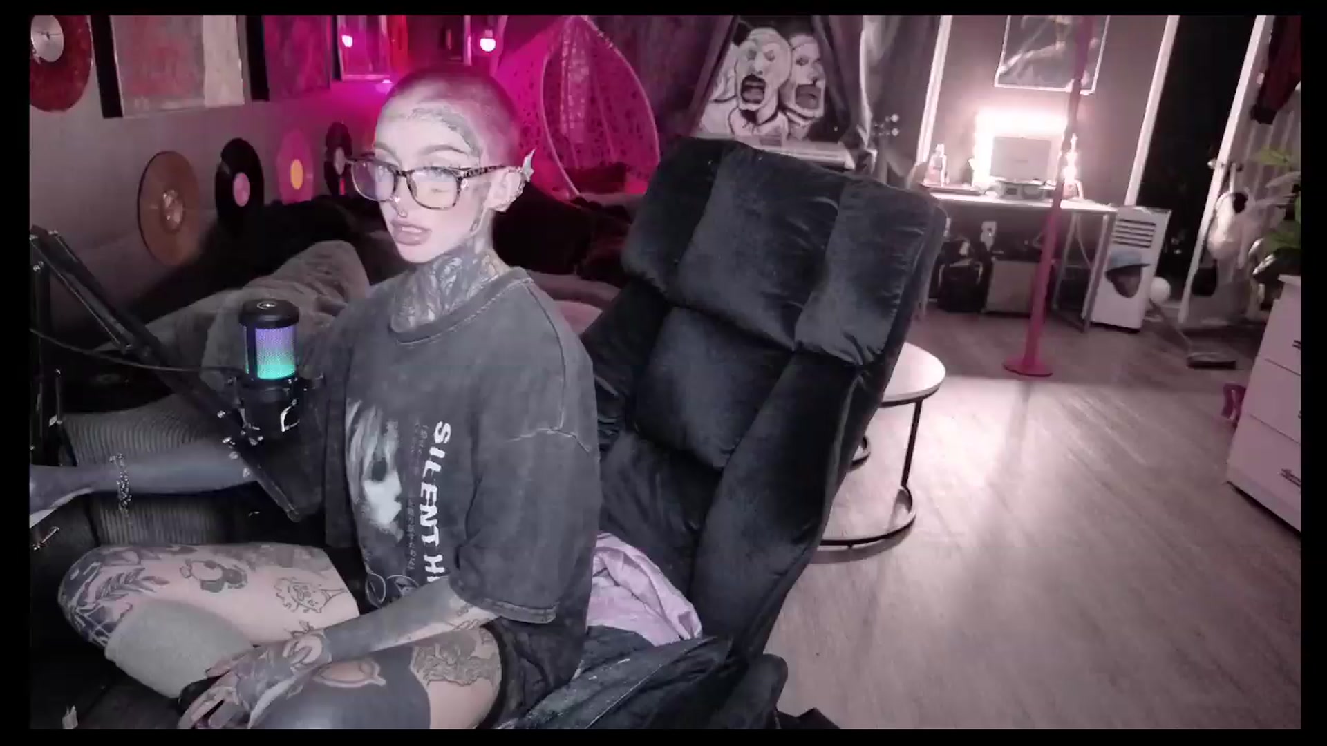 Gallery image thumbnail from Tattoobambi's myfreecams stream on, 08/05/2026, 02:14 image 9 of 20