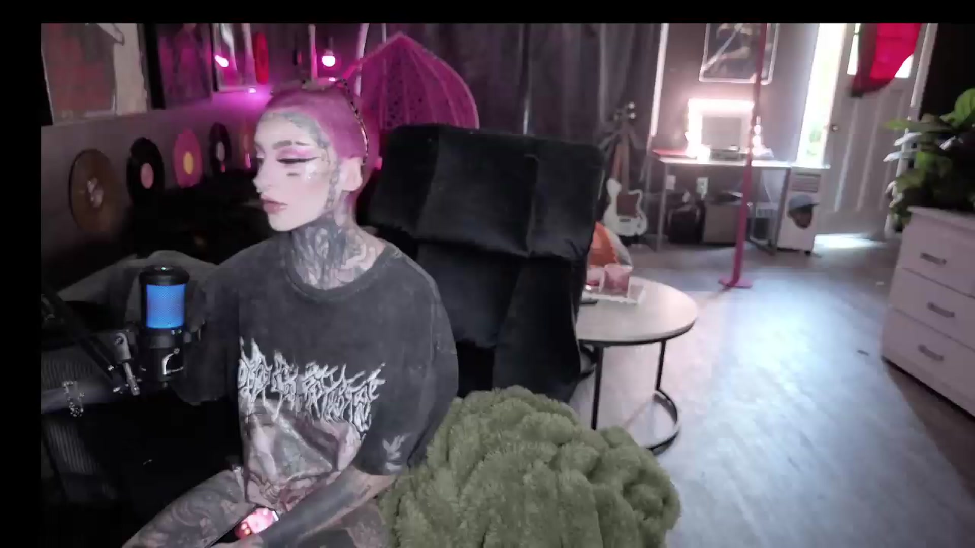 Gallery image thumbnail from Tattoobambi's myfreecams stream on, 08/05/2026, 22:47 image 13 of 20