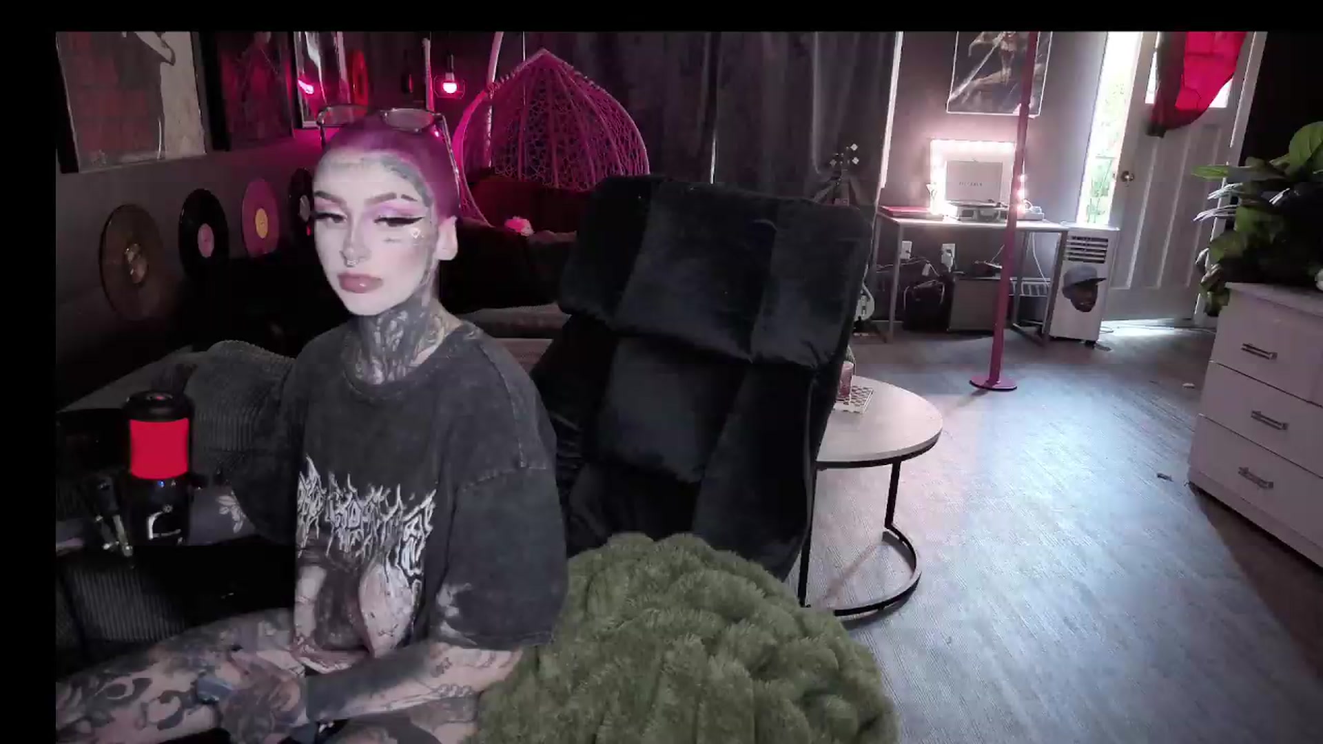 Gallery image thumbnail from Tattoobambi's myfreecams stream on, 08/05/2026, 22:47 image 12 of 20