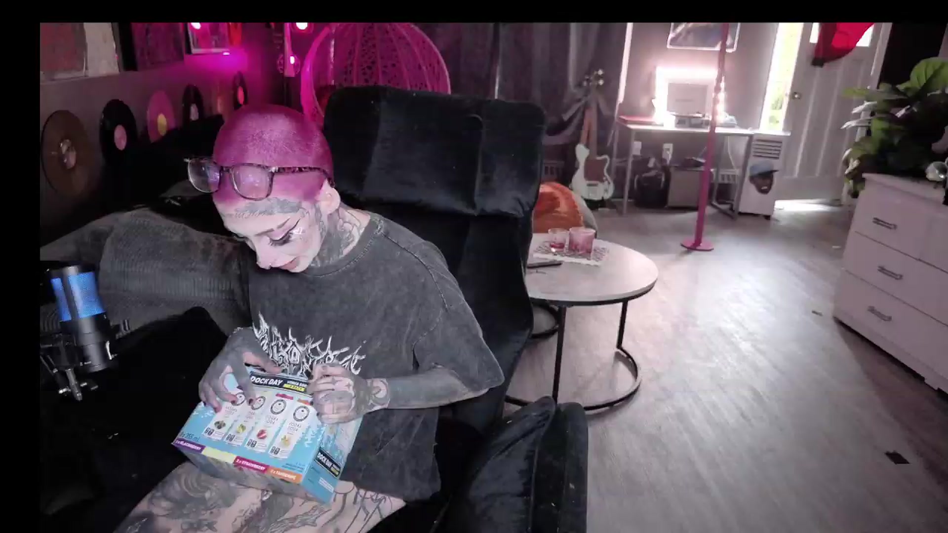 Gallery image thumbnail from Tattoobambi's myfreecams stream on, 08/06/2026, 01:57 image 6 of 20
