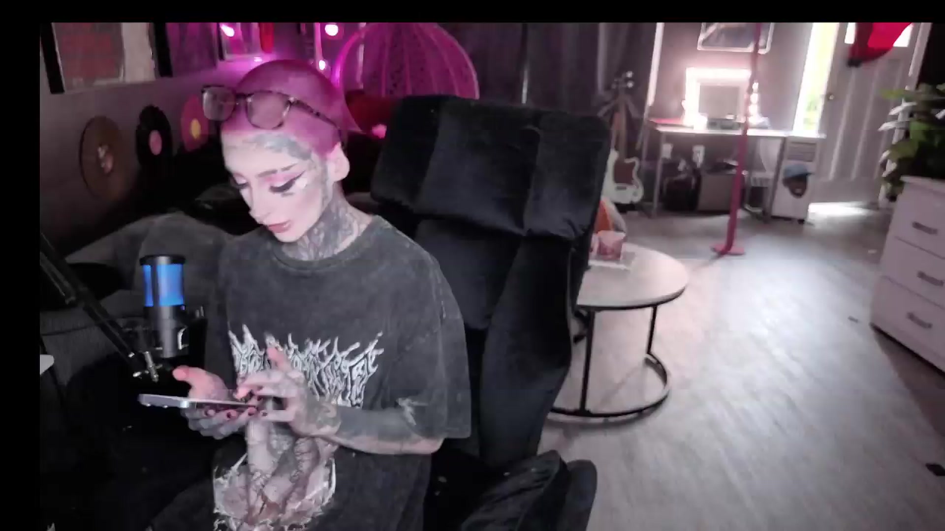 Gallery image thumbnail from Tattoobambi's myfreecams stream on, 08/06/2026, 01:57 image 4 of 20
