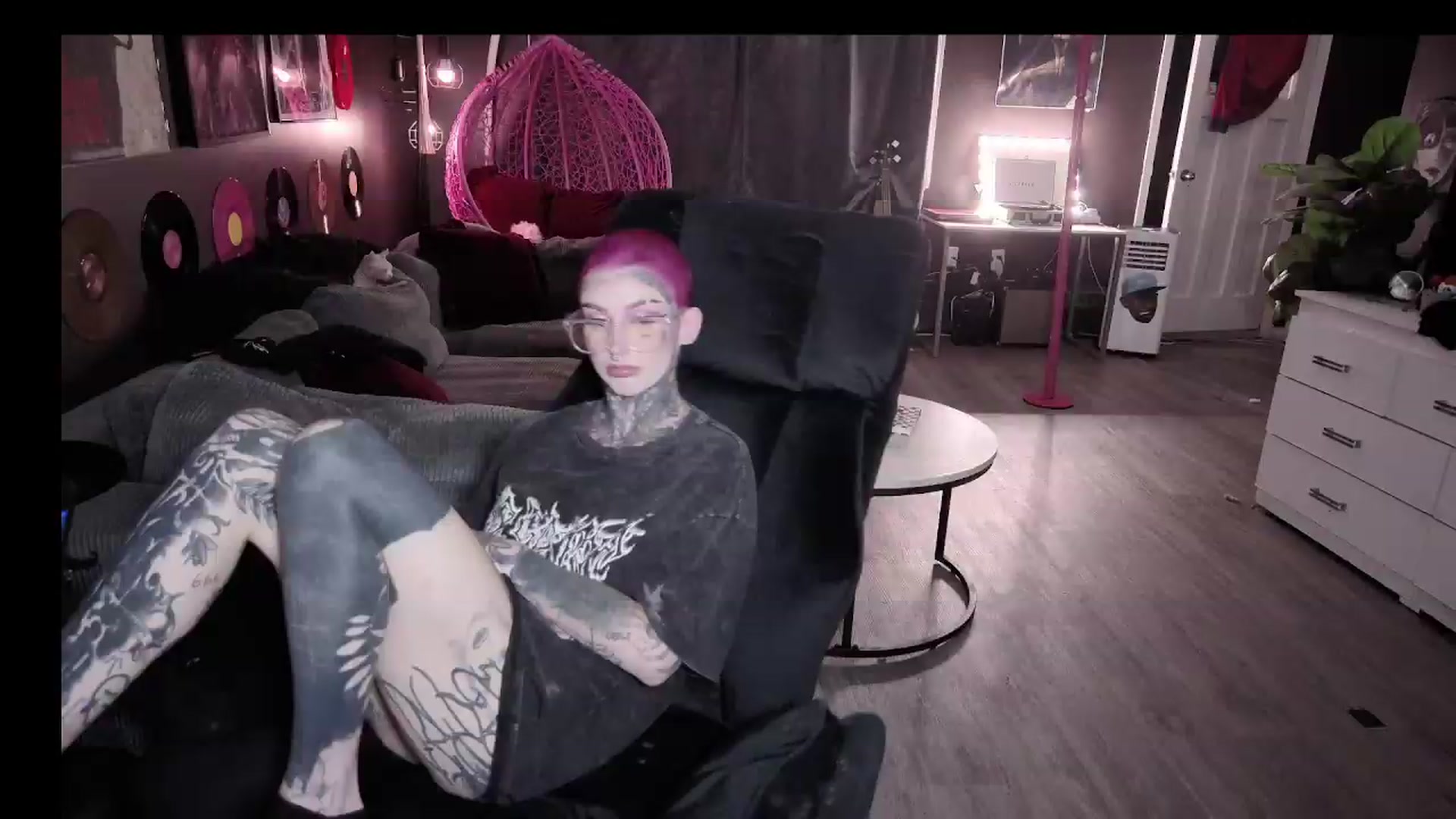Gallery image thumbnail from Tattoobambi's myfreecams stream on, 08/06/2026, 01:57 image 18 of 20