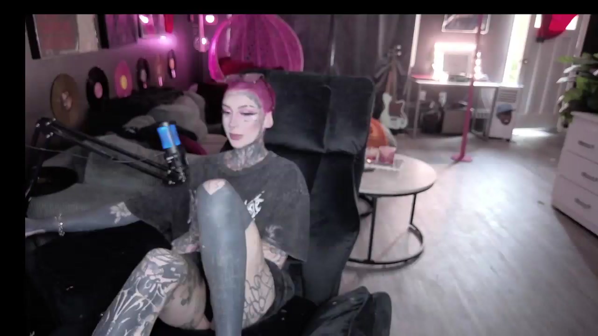 Gallery image thumbnail from Tattoobambi's myfreecams stream on, 08/06/2026, 01:57 image 3 of 20