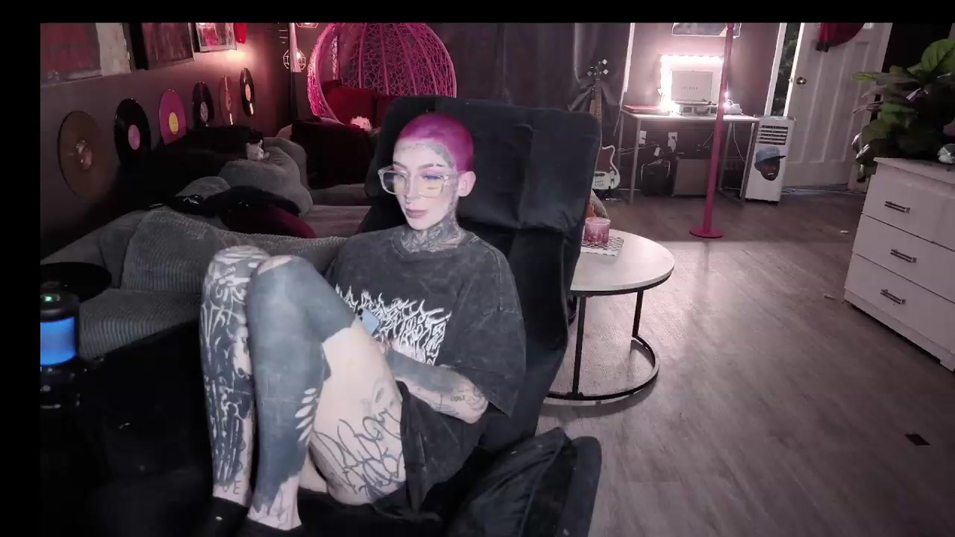 Gallery image thumbnail from Tattoobambi's myfreecams stream on, 08/06/2026, 01:57 image 13 of 20