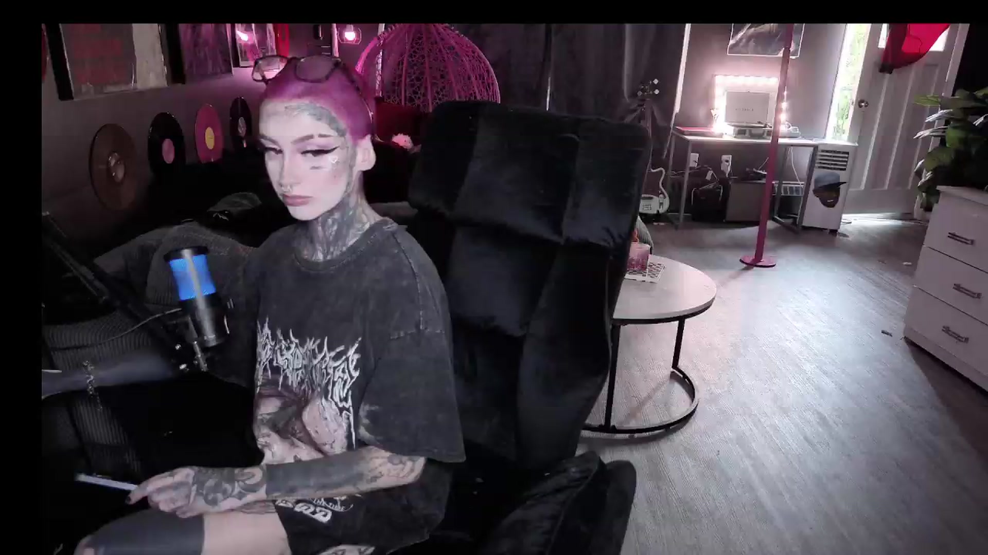 Gallery image thumbnail from Tattoobambi's myfreecams stream on, 08/06/2026, 01:57 image 2 of 20