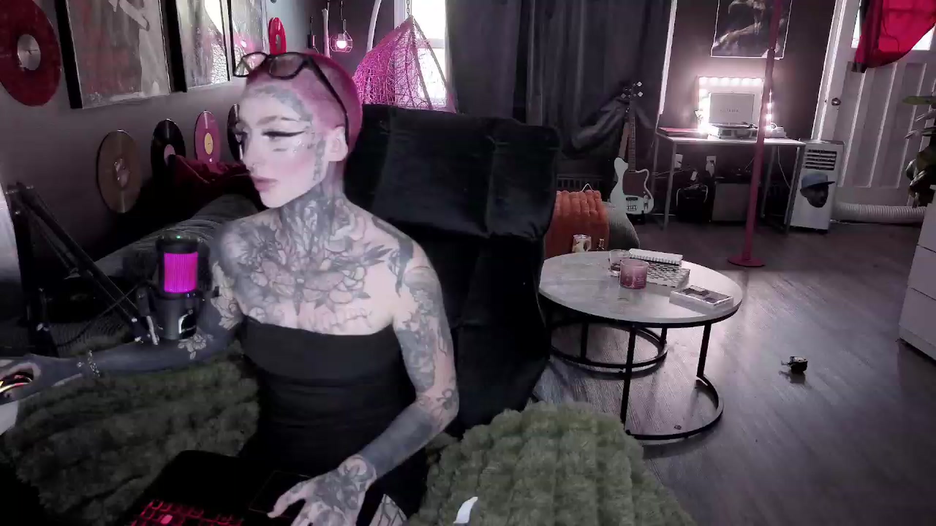Gallery image thumbnail from Tattoobambi's myfreecams stream on, 08/08/2026, 02:40 image 4 of 20