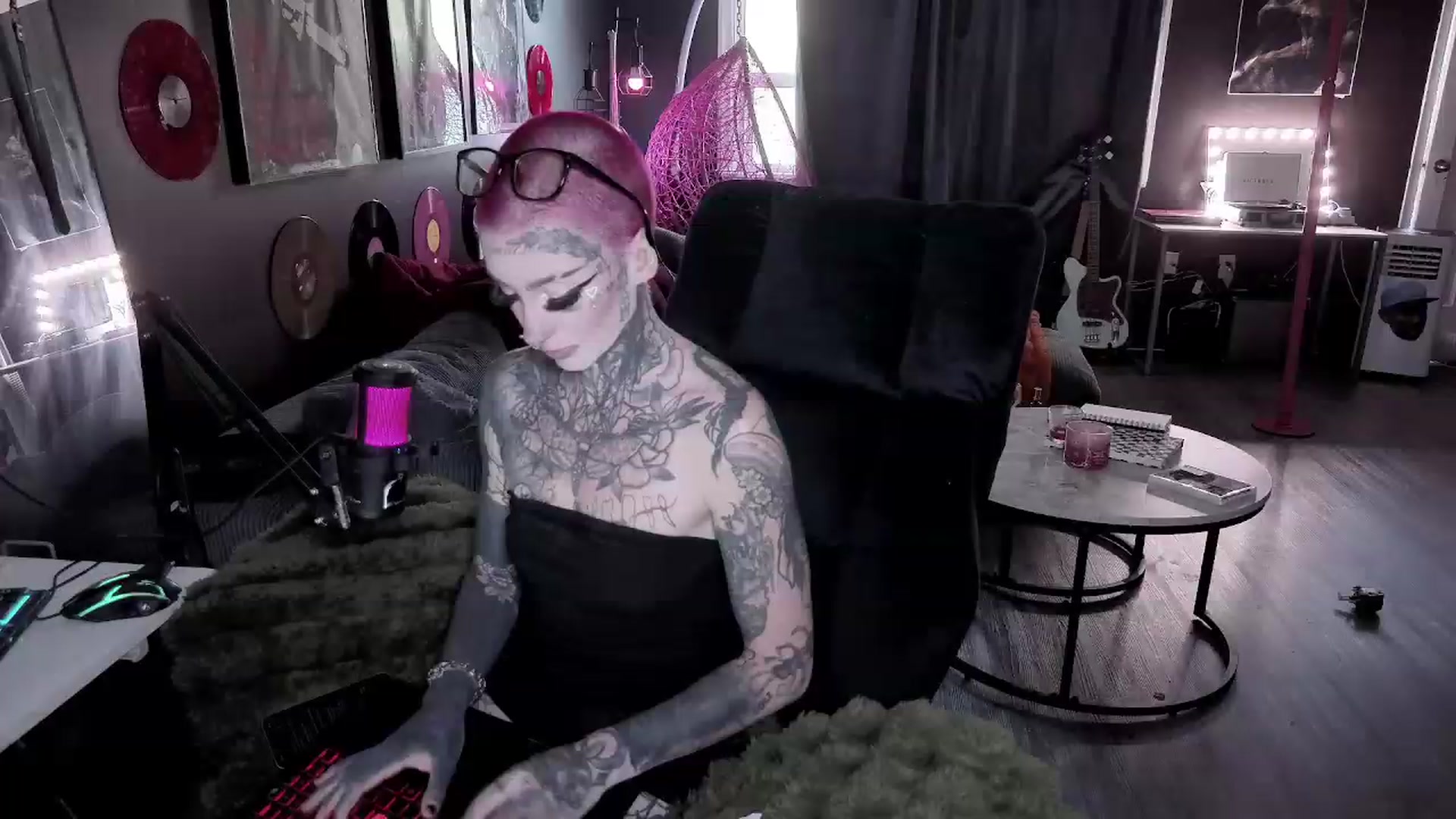 Gallery image thumbnail from Tattoobambi's myfreecams stream on, 08/08/2026, 02:40 image 1 of 20