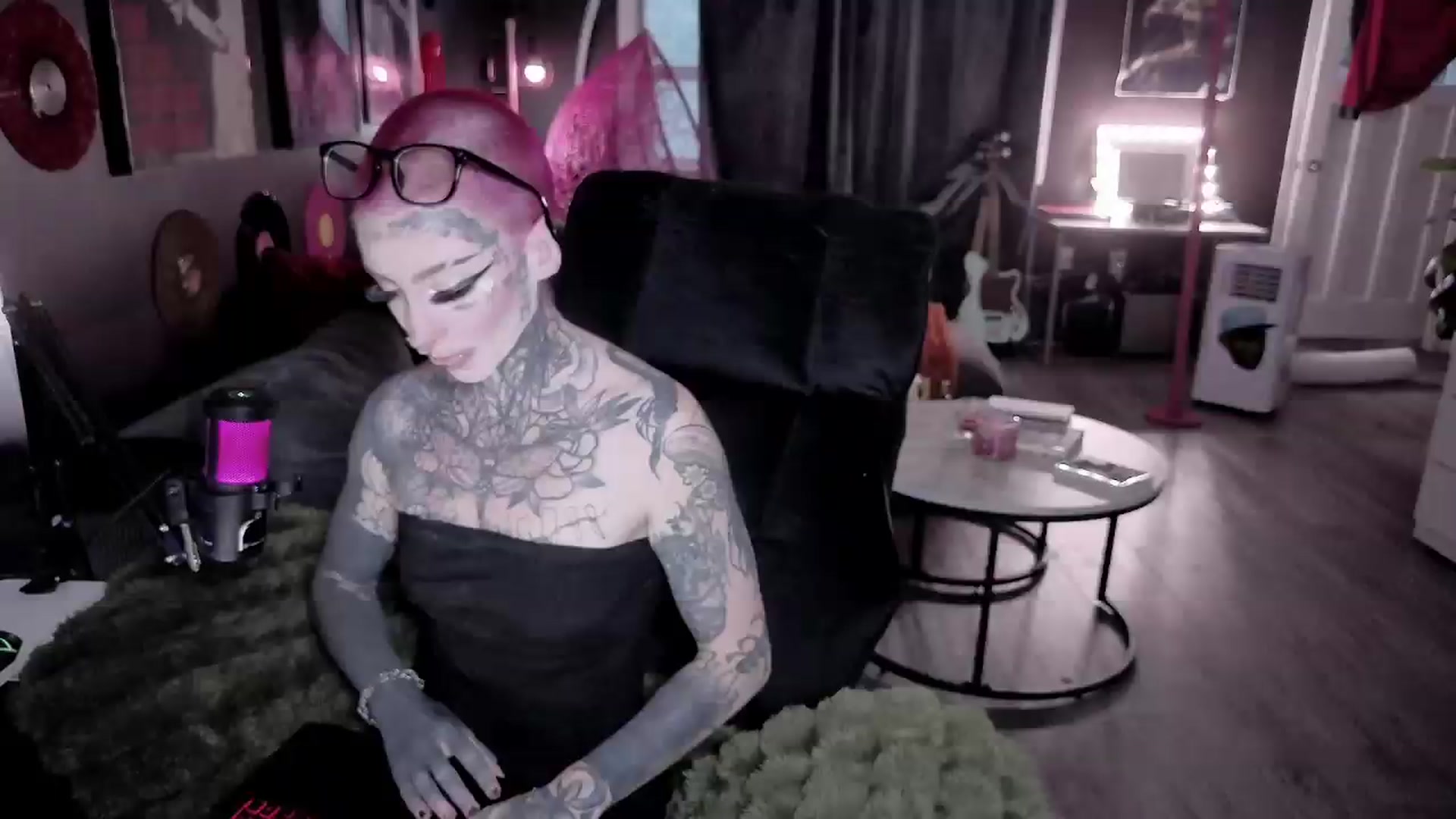 Gallery image thumbnail from Tattoobambi's myfreecams stream on, 08/08/2026, 02:40 image 10 of 20